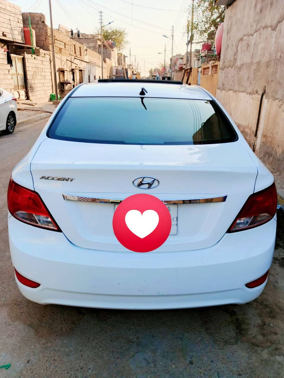 السلام عليكم هونداي اكسنت موديل 16 خليجيه مكينه وكير كفالة حتى من الفتح تبريد ثلج السيارة فول مواصفات واحد على واحد على وضع الشركة سياره جديده السيارة في البصرة وراعيه يريد تحول بلبصرة فتحه سقف شاشة كبيرة كاميره خلفية كهربائيات كله شغاله بيه طخه فوك البك لايت  بسيطه ومرشوشه وباقي كفاله وسوناره موجودة السعر 105 وبيه مجال *********** للاستفسار اتصل واتساب
