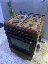 طباخ شغال بس الجامه الخارجه مكسورة مابي شي وسنك متر ونص للبيع  0770421...