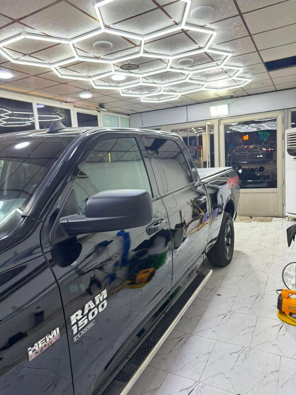 🔥 للبيع فرصة مميزة — RAM 1500 موديل 2020 🔥

🖤 رام 2020 وارد أمريكي 🇺🇸

سيارة مرتبة جداً وحضورها على الشارع غير، واللي يعرف بالرام يعرف قيمتها.

✅ وارد أمريكي

✅ موديل 2020

✅ لون أسود

✅ ضربة خفيفة سابقاً

✅ صور الضربة الأصلية مرفقة بكل وضوح

✅ السيارة حالياً مرتبة وجاهزة للفحص

✅ الفحص بأي مكان يختاره المشتري

📍 البصرة

💰 السعر: 200 

للتواصل رقم الهاتف ***********
