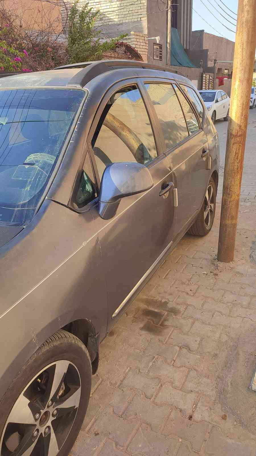 كيا كارنزا 4 سلندر محرك دوش 2000 السياره بسمي مشروع وطني رقم واسط السياره بكربلا 7راكب كير محرك كهربائيات حداديه جيده جدا صبغ حزام بيها بيهه ضربات السعر 77 وبيها للشراي  وات ساب ***********
