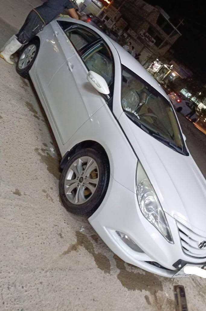 سوناتا 2012خليجي
السياره كفالة عامة👇
 لا صبغ ولا فتح ولا تبديل من الدعامية لدعامية 
اشاير بالمري+ شفط
ارضيه جلد
كاميرا خلفيه 
رادار خلفي 
شاشه اندرويد
تبريد ثلج قطعتين 
نظام ايكو
تحكم ستيرن جهتين
السنوية ساقطه 2017
مكينه مامفتوحة 
2400 دوش
رقم اربيل 
السعر 130 $ مكاني النجف الاشرف

لتواصل
 ***********
