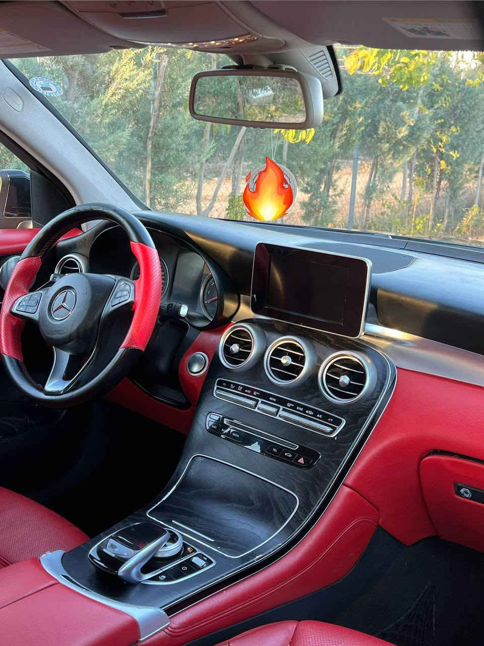 Mercedes Benz 2016  GLC 300
دوپارچەی بۆیاخە بۆنیت جاملخ 
فول فولە 
ماشااللە لەجوانی ئەو سەیارەیە
لەسەر دەقی شەریکە ماوە 
رەقەمووسەنەوی تازەیە
بۆزانیاری زیاتر پەیوەندی بکەن .

GLC 300
2016
رقم اربيل 
قطعتين بونيد ونص جاملخ سبخ
***********
*********** السليمانية, العراق
