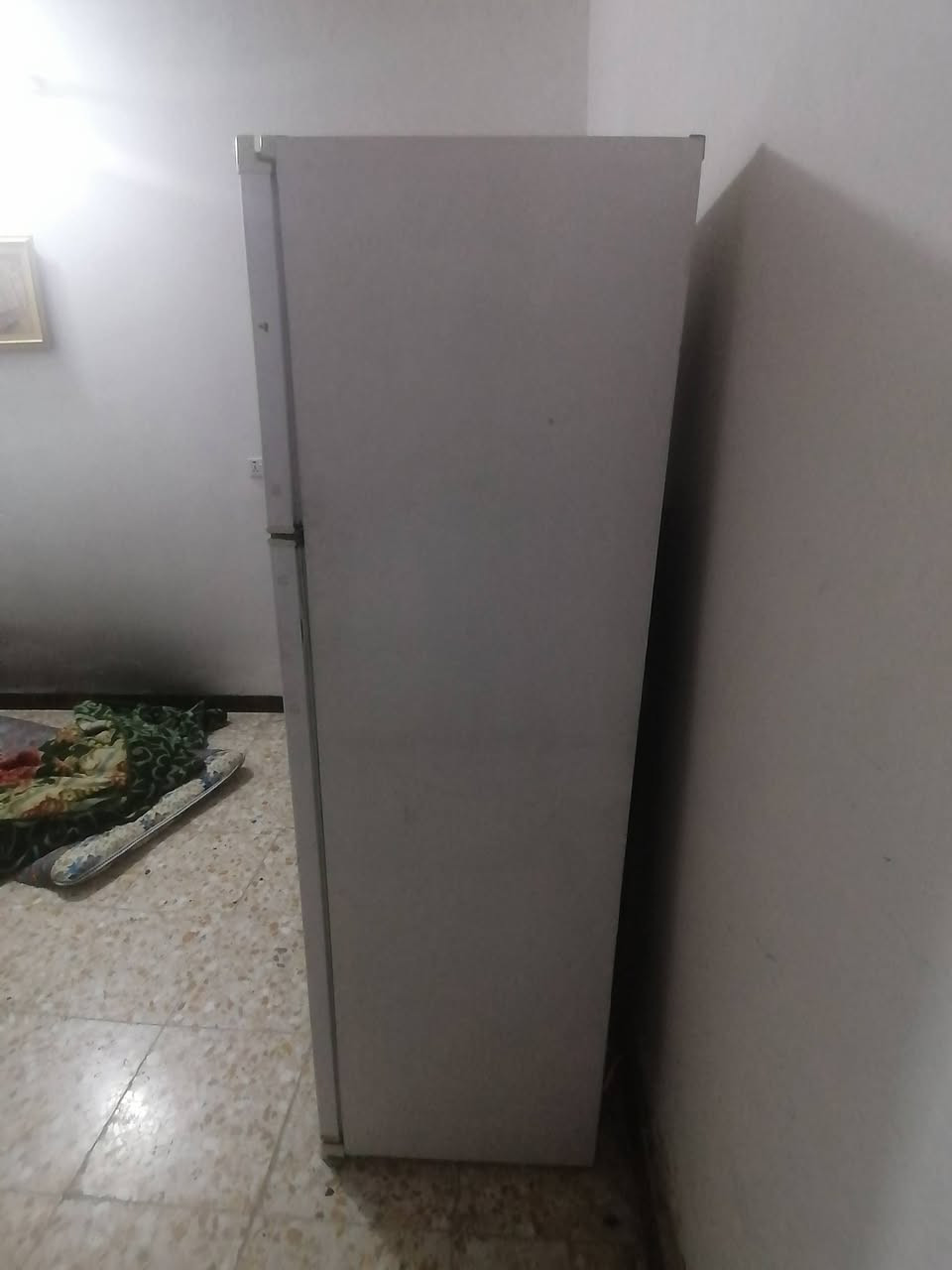 سلام عليكم ثلاجه للبيع للتوصل.
***********
