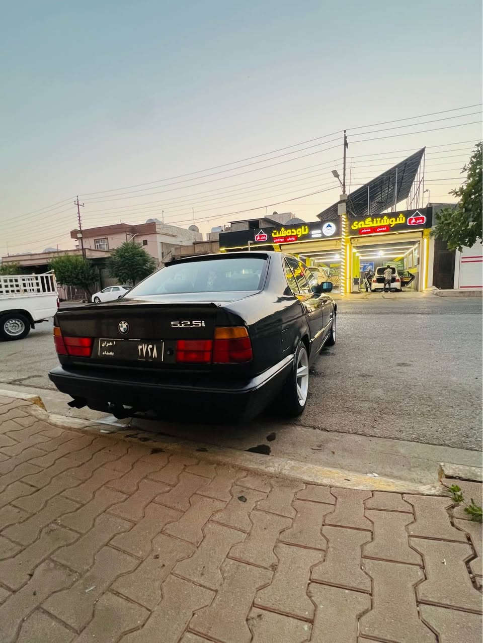 بیئم مۆدێل ٩٢ گێر ئۆتۆ ماتیک تەبریت لەسەر سویج جوار تایەو ویلی لۆکی لە ژێرە ئیشم بە پارەیە بۆیە دەی فرۆشم زەرورم خوار هەمو بازار سلایتە سەیارەکە بێ دوکەل کۆدی ئاسایشی بۆ کراوە حلوجە سەیارەکە کەفالەتی مەدەنی ئەکەم 
واتس ئەپو ڤایبەری لەسەرە
*********** بشدار, السليمانية
