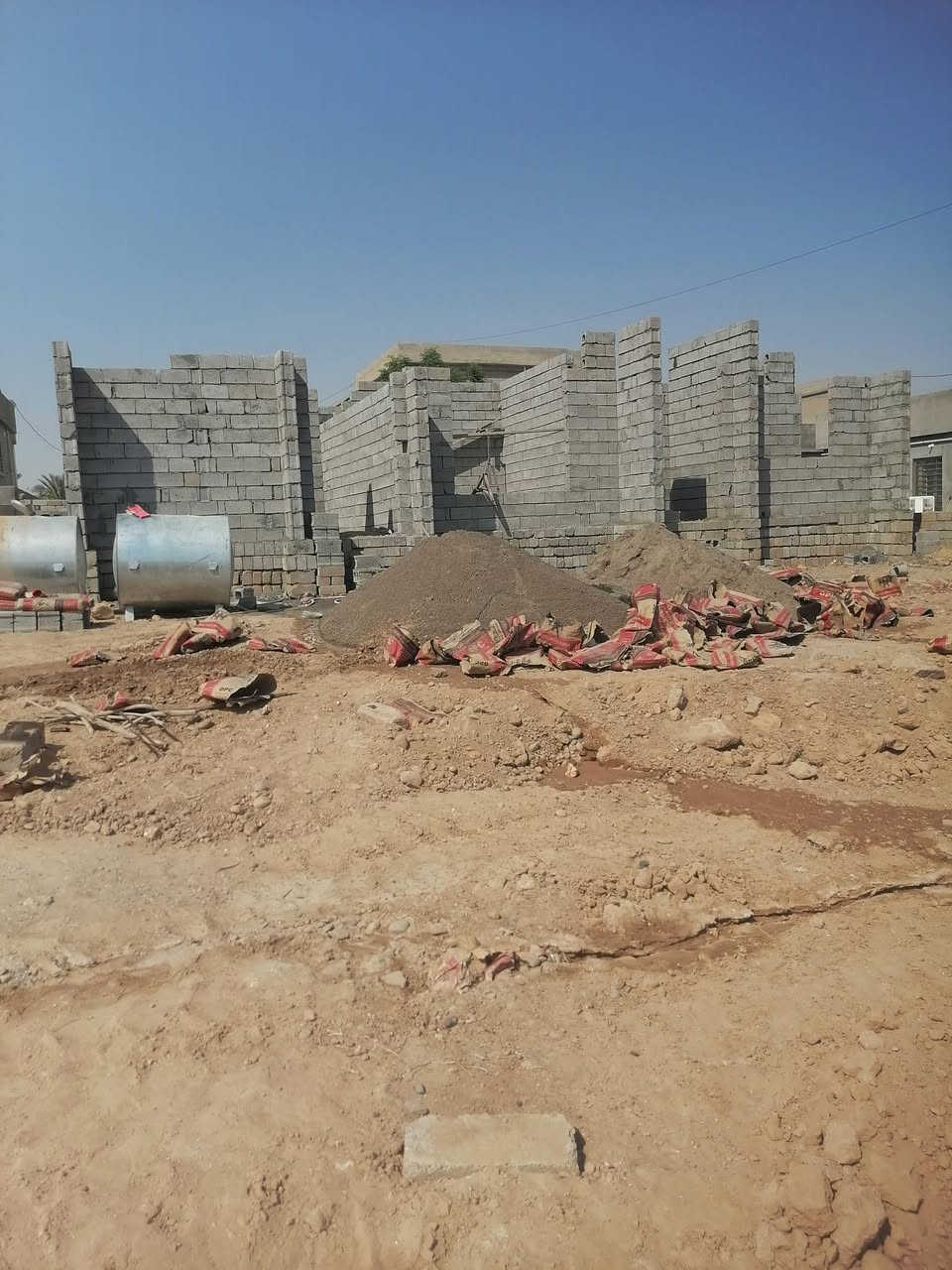 السلام عليكم يوجد كادر بناء بلوك وشغل درجة وألى والاستفسار *********** بإدارة ابو رواد الجبوري
