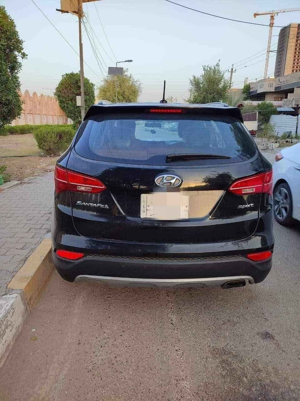 السلام عليكم سنتافي 
موديل 14 وارد امريكي رقم بغداد بااسمي 
حادثها باب الصدر نفسه مصلح
سعرها 135 مكان بغداد
***********
