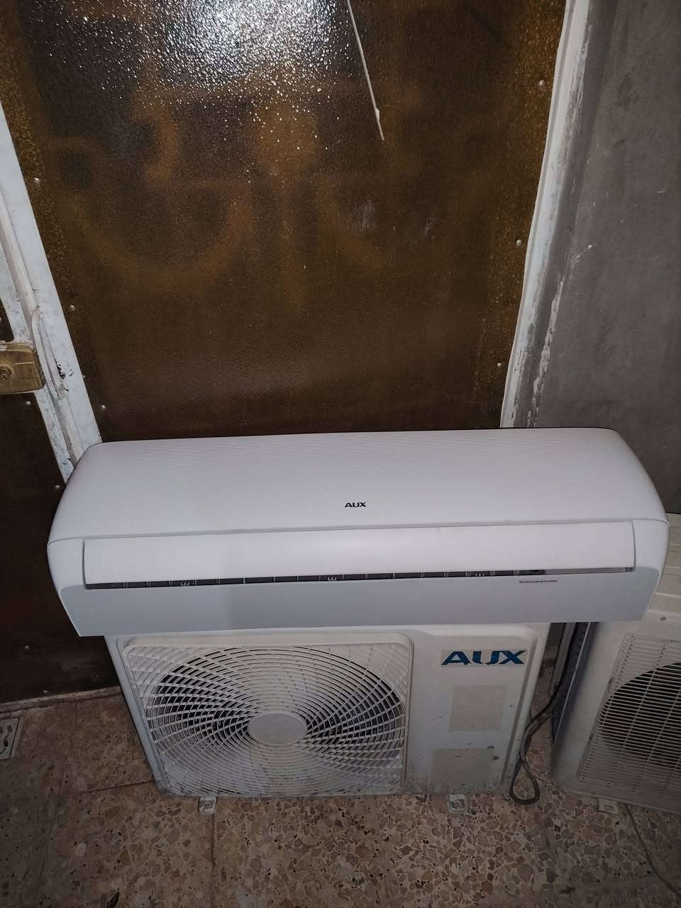 سبلت أواكس طنيين وثلث نظيف جدا ومداخل تصليح على وضع الشركة وكامل تبريد ثلج ***********
اتريد تواصل واتساب
