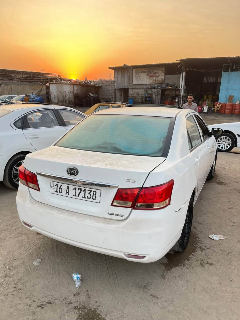 بي وأي دي ٢٠١٣ للبيع
السيارة خير من الله مكينه و كير 

مكفولة مابيها ضربه و لا صبغ 

مكينه وكير بلادي مال شركه اوتماتيك 

السيارة باسمي مكانها كربلاء حولي سيد جودة 

رايدها ب ٤٢ ورقة بيها مجال قليل 

رقم الهاتف ***********
