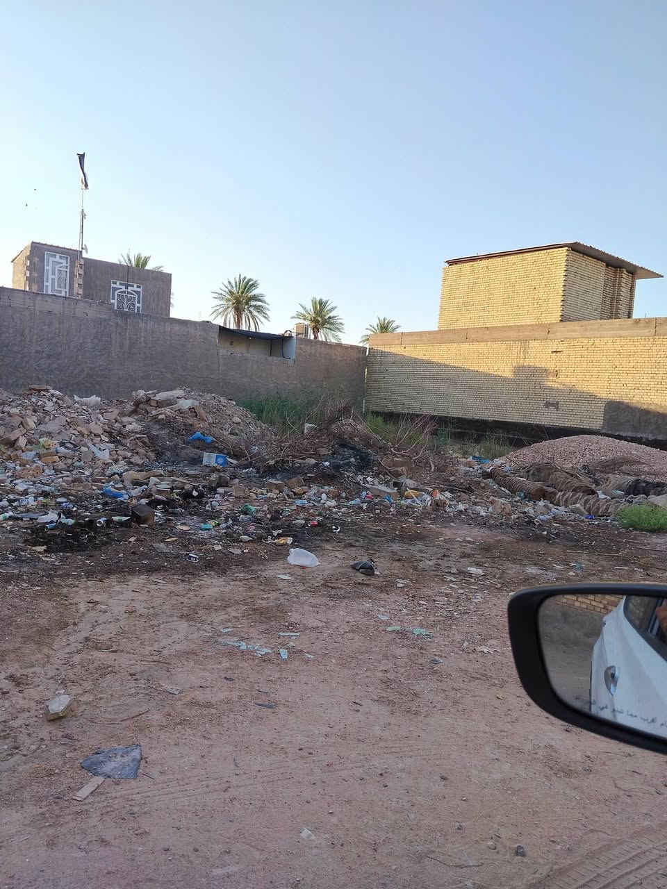 للبيع للبيع للبيع عرصة بالزراعي قرار خاضعة للتطويب المساحة280م مقابل المستشفى العراقي الأهلية
وتنزل قليل لجوة للاستفسار واتساب ***********

نص مكتوب في الصور:
- الأجسام في المرآة أبعد مما تبدو عليه
