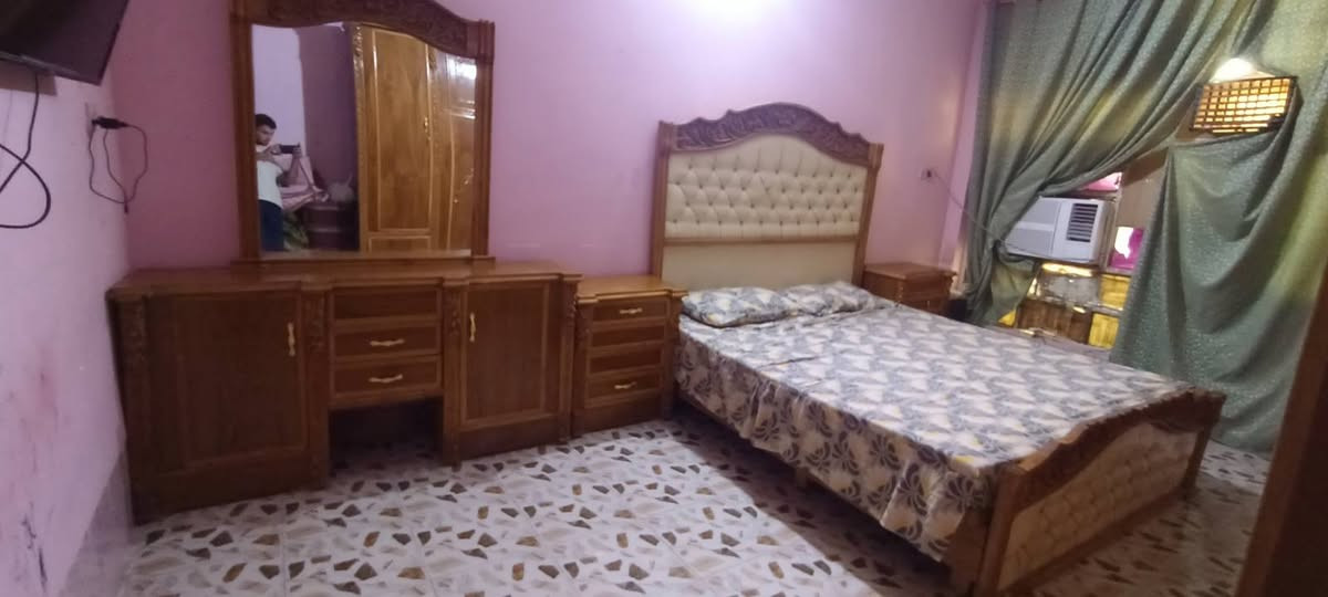 السلام عليكم غرفه نوم للبيع صاج خارج داخل. نضيفه يرادلها ترتيبات بسيطه. العنوان بغداد سبع البور. عارضها بمليون و٣٠٠ وبيها مجال للشراي رقم الهاتف ***********
