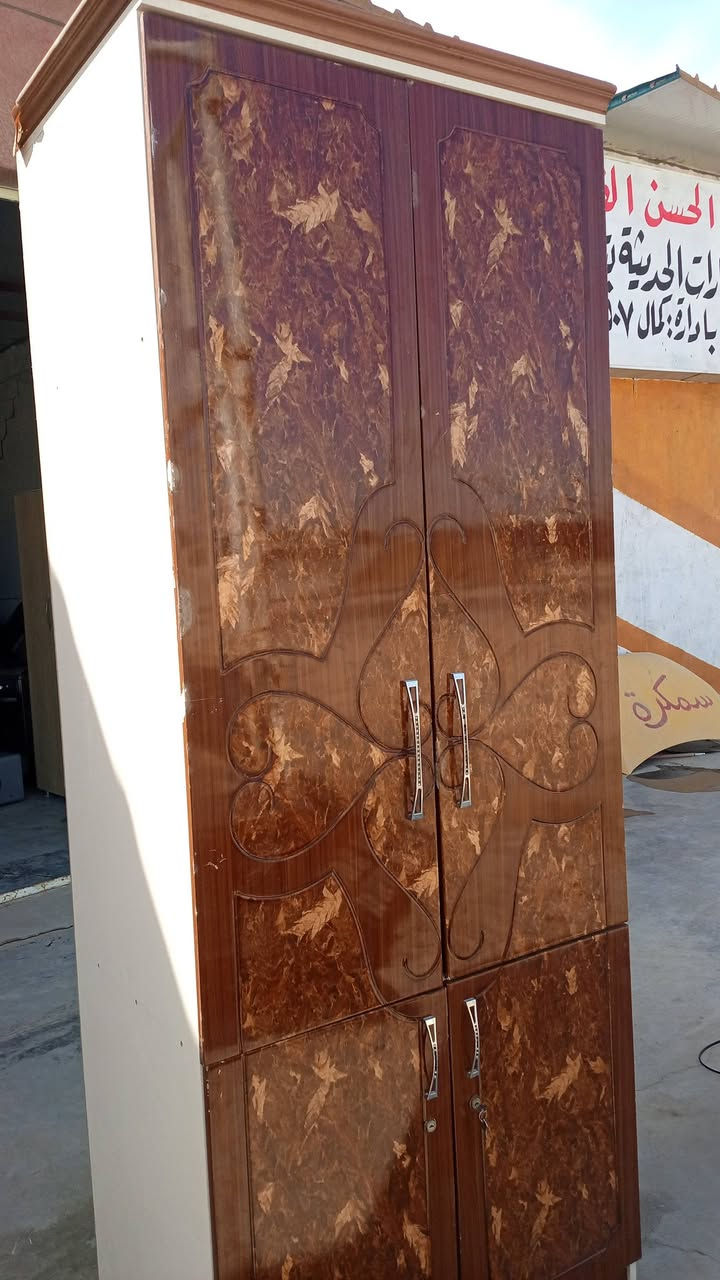 يوجد لدينا ثلاجات شغاله ضمان شغل وطباخات وكنتور بابين ومغسله العنوان شارع الطارميه قرب جامع الخضر رقم الهاتف ***********.. *********** واتساب
