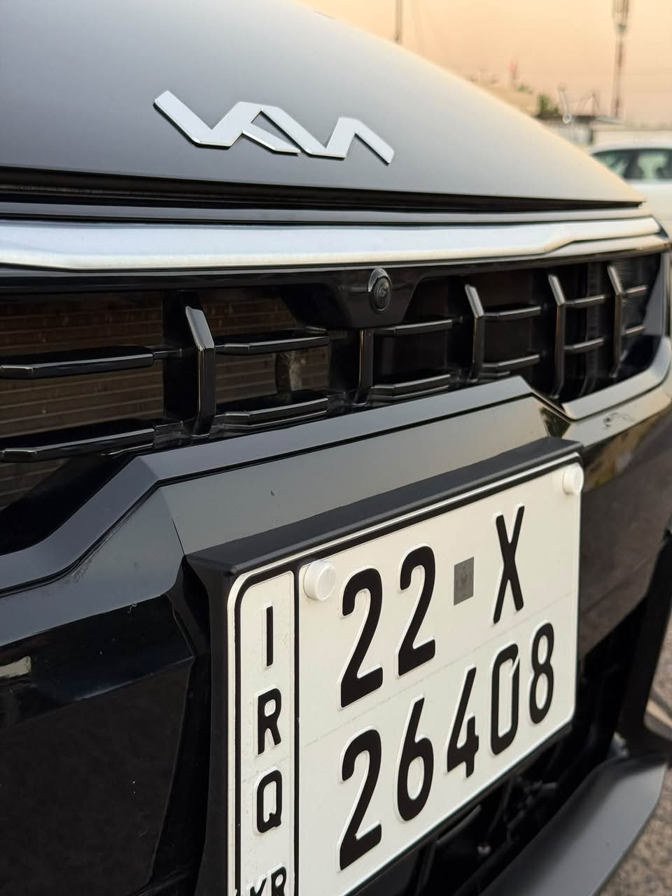 ‏K4 GT-Line Turbo موديل 2025، حسب مواصفات النسخة الأمريكية الرسمية
داخل احمر  اعلى فئه 
    لمحرك: 1.6 لتر 4 سلندر تيربو T-GDI.
* السعة: 1,598 cc.
* القوة: 190 حصان عند 6,000 RPM.
* العزم: 195 lb-ft ≈ 264 نيوتن.م من 1,700 إلى 4,500 RPM.
* القير: أوتوماتيك 8 سرعات.
* الدفع: أمامي FWD.
* نظام القيادة: Normal / Sport.
* بدالات تبديل خلف المقود Paddle Shifters.
* تعليق خلفي Multi-Link مع ضبط رياضي
* نظام صوت Harman Kardon بـ8 سماعات.
* Apple CarPlay وAndroid Auto لاسلكي 
* شحن لاسلكي للهاتف.
* تشغيل بصمة/زر ومفتاح ذكي.
* تكييف أوتوماتيك Dual Zone.
* مقاعد أمامية تدفئه تبريد 
* فتحة سقف كهربائية بانورامية 
* إضاءة LED. 
* مثبت سرعة متكيف.
* كاميرا خلفية. 
* تحذير/مساعدة الخروج عن المسار.
* المحافظة على المسار.
* مثبت سرعة ذكي مع Stop & Go.
* نظام تجنب الاصطدام الأمامي.
* مراقبة النقطة العمياء حسب التجهيز.
* كاميرا/مراقبة محيطية متاحة ضمن GT-Line Turbo Technology Package.
* إجمالي 8 وسائد هوائية.
* حادث السيارة بارد وتكحيل قبق الصندوك وطرف الجاملغ. السياره ليبل واحده حته الدعاميه بشرط ولا قطعه تبديل بدون شواصي بدون لغود كفاله عامه  اني كاصه على ايدي ترقيم جديد هزه جديده بسمي 
* مكان السياره بغداد بيع فقط  بدون مراوس ***********
