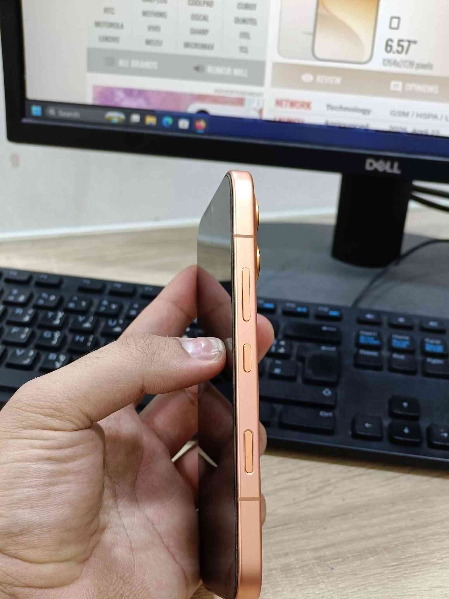 سلام عليكم
هونر 600 برو 
مستخدم قليل جدا 
512/12
نظافة 100%
كامل ملحقات 
السعر 900 وبي مجال 
مكاني نجف 
توصيل متوفر 
***********
