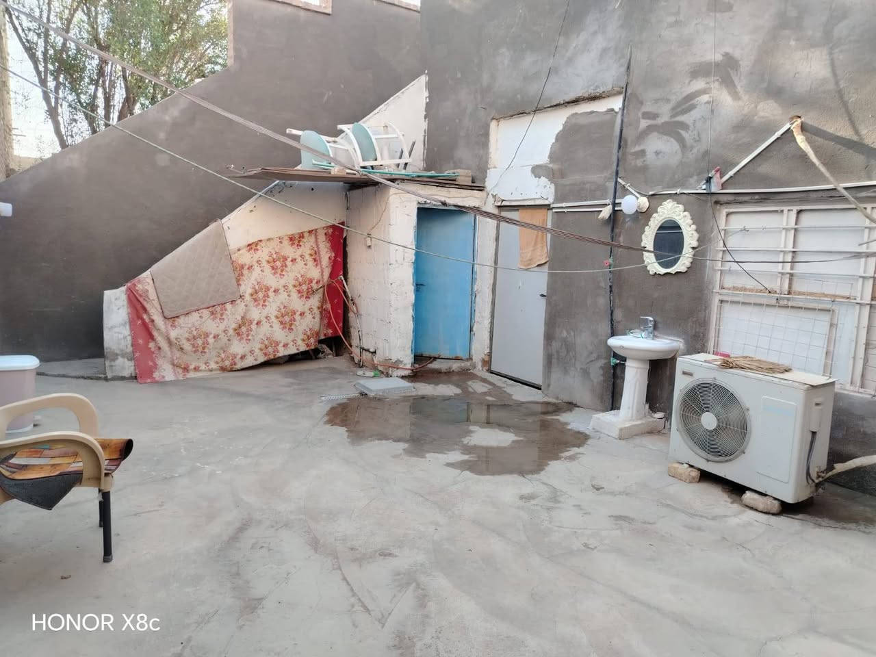 السلام عليكم
بيت للبيع المساحة 98 متر منطقة سبعة نيسان على الشارع العام للتواصل خاص او الاتصال على هذا الرقم *********** علما السعر مناسب
