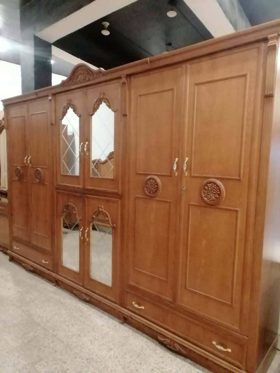 سلام عليكم غرفة للبيع جديده مكانها شارع ابو القاسم للاستفسار الاتصال على الرقم *********** مكلف بلنشر
