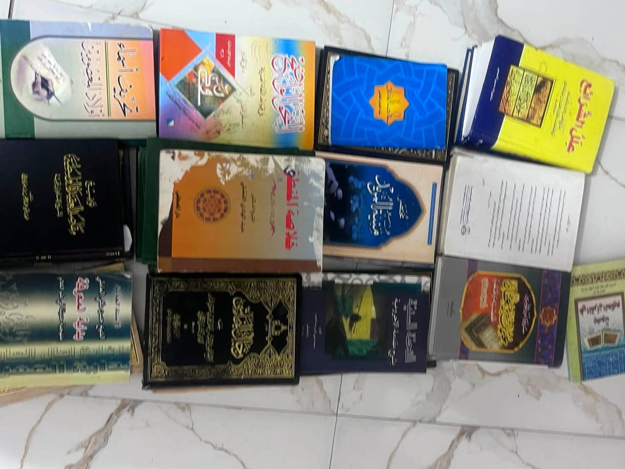 السلام عليكم ورحمة الله وبركاته
توفر لدينا اكثر من كتاب مستعمل للبيع ،

1- كتاب من لا يحضره الفقية 4  اجزاء 
2 رجال النجاشي ج 1 
3 اختيار معرفة الرجال ج 1 
4 كمال الدين لشيخ الصدوق 
5 كتاب عفوا صحيح البخاري 
6 علل الشرائع 
7 دلائل الإمامة 
8 كتاب الغيبة لشيخ الطوسي 
9 كتاب الغيبة لشيخ النعماني 
10 صحيح مسلم تحت المجهر 
11 عقد الدرر في اخبار المنتظر 
12 مجموع فتاوى ومقالات ابن باز ج 28 فقط 
13 جامع بيان العلم وفضلة لابن عبد البر 
14 شرح مقاصد العقيدة الواسطة لابن تيمية 
15 الطب النبوي لابن القيم الجوزية 
16 المعجزة وكرامات الاولياء ابن تيمية 
17 مجمع البيان في تفسير  القران لطبرسي ج 8 فقط 
18 معاني الأخبار لشيخ الصدوق 
19 تحريف أسماء أولاد المعصومين نجاح الطائي 
20 موجز الأحكام للفتية والشباب السيد كاظم الجابري 
21 بحوث في القران الحكيم  لسيد محمد تقي المدرسي 
22 كتاب سيرة عثمان بن عفان الصلابي 
23 كتاب  سيرة عمر ابن الخطاب الصلابي 
24 كتاب سيرة ابو بكر الصلابي 

البيع لهاذي الكتب مستعجل والبيع ليس مفرد 
سعر جميعا ٨٥ الف قفل .

هذا رقمي واتساب 

***********
