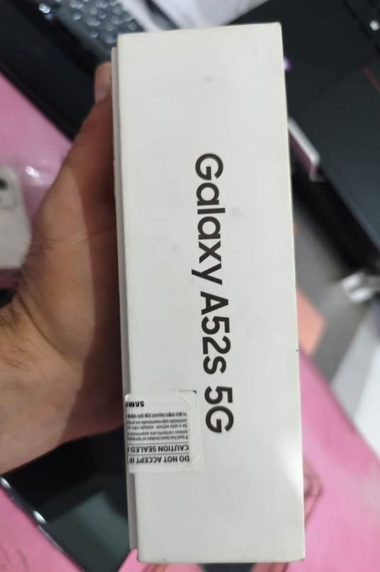 السلام عليكم
Galaxy A52s 5G 
256/8
مستخدم ما داخل صيانة ابد
مشتري جديد مو امزون
كامل الملحقات باكيت و شاحنة وكيبل ولاصق شاشة و حافظتين شفاف جلاتين
السعر 235 وبي مجال بسيط
بغداد حي الخضراء ***********
توصيل بغداد و محافظات 5

