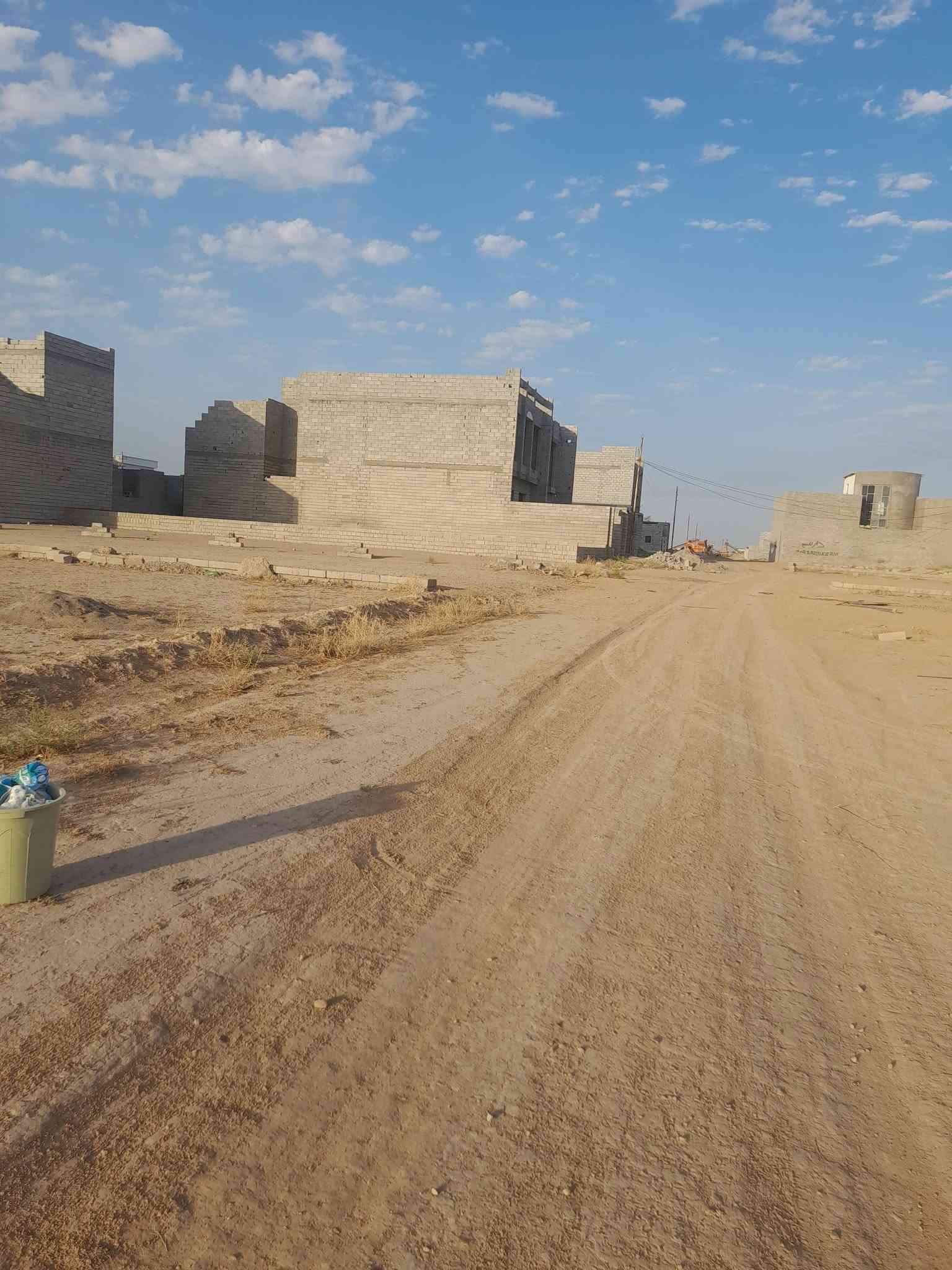 سلامو عليكم ورحمة الله وبركاته كاع للبيع الموقع يم معمل التونسه يم صيطرت القواس الساحه الكلي ٤٢٠ متر نزال ٣٥ والعرض ١٢ واصل كافت الخدمات ابيع كلهه نصهه او ١٠٠ شتريد ابيعك ممامتواجد عله الفيس أتريد اتصل  شكد أتريد ابيعك اذا ميه اتصير نزال ١٧ والعرض ١٢ واذا ميتين اتصير نزال نزال ١٧ والعرض ١٢واذا كلهه نزال ٣٥ والعرض ١٢  السعر  كلهه ١٣مليون واذاميتين ٢٠٠ ٦٥٠٠ واذا ميه ٣مليون ***********
