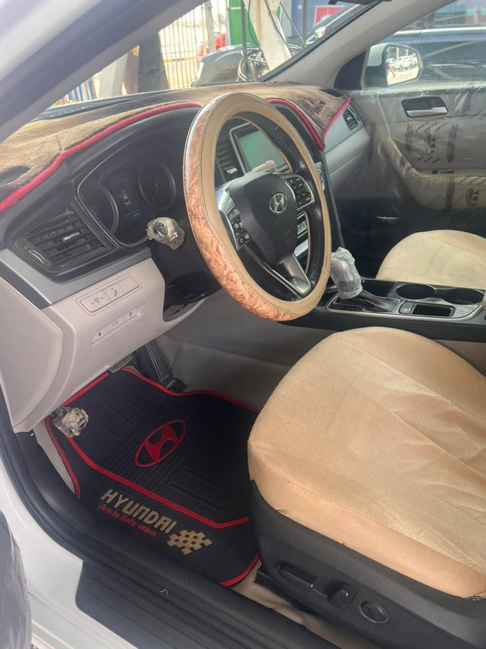 ‎سياره سوناتا موديل 18 وارد امريكي رقم بصره انجليزي سعر 125 وبيها مجال بصمه قبله حي لمهندس***********‎ البصرة, العراق
