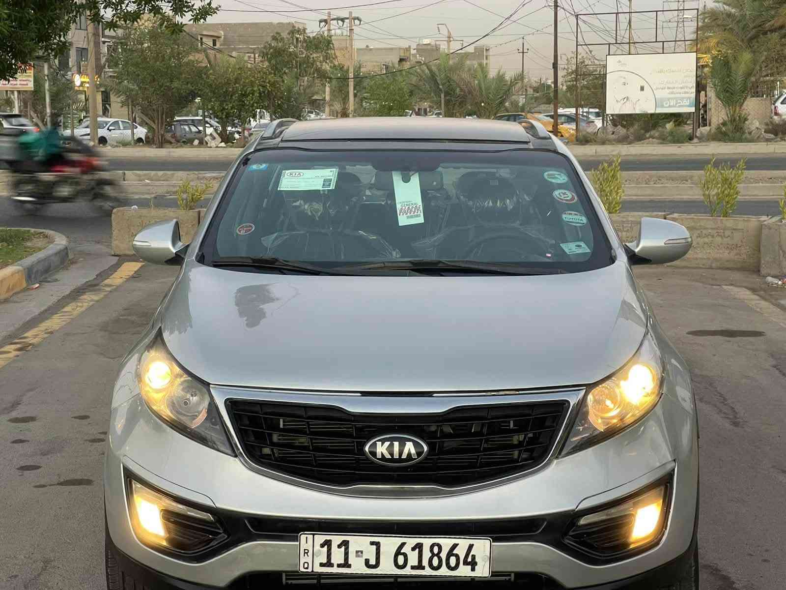 كيا سبورتج kia sportage
(السيارة فووووول مواصفات)
وارد خليجي موديل 2011 
بدون حادث ( فقط مرشوشة صبغ صفحة السايق والبنيد اثر جراد بسيط وعندي صورها قبل الصبغ)
-فتحة (بانوراما)
-اشاير بالمري
-تحكم ستيرن
-كشن كهرباء
-داخل برتقالي واسود
-كشنات جلد
-حساسات دعامية 
-كاميرا بلادية بالمراية
-شاشة تابلت
-ويل كب 
-السيارة ماشية 103 فقط
-السيارة ب اسمي (هزة جديدية وسنوية جديدة)
- السعر 110
مكاني بغداد الشعلة
متوفر واتساب واتصال
‏‭***********‬
