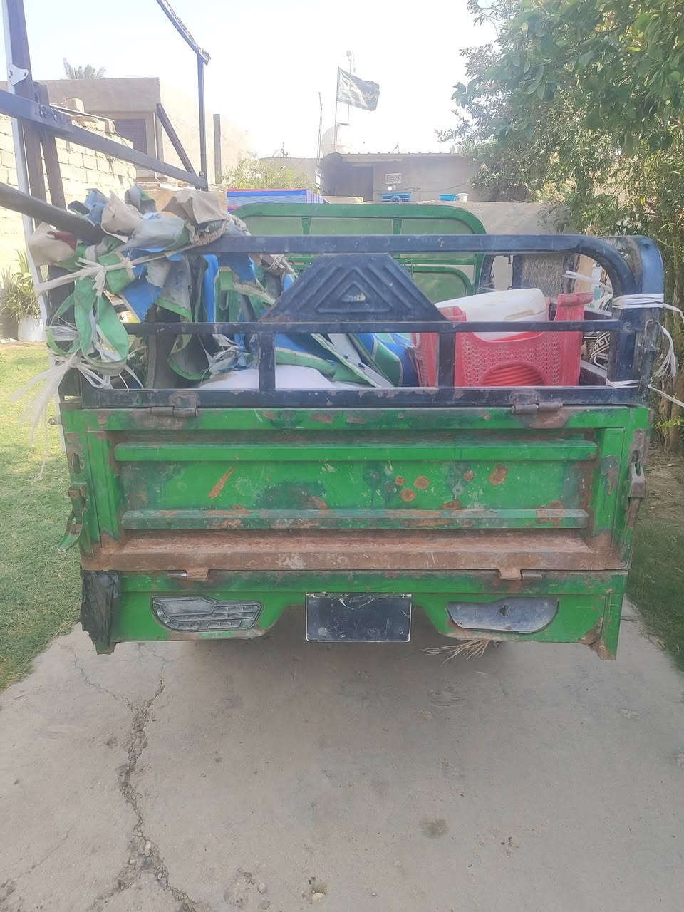 السلام عليكم ستوته للبيع موديل 23مثل مامضح بل صوره يرادلهه ترتيبات بطارياتهه 6.....3جديدات قبل يومين بدلتهن 3قديمات ونفس بل صوره بطاريات احسن نوعيه سعرهه 700بيهه مجال مراسله خاص او ع رقم وتساب (***********)
