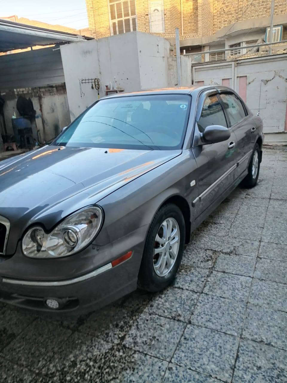 السلام عليكم سوناتا ٢٠٠٢ سياره جاهزه بيها طخات وتلحيضات السياره تبريد مكينه كير خير من الله  مكان السياره البصره تحويل مباشر اذا تريد السياره سعرها 50 وبياها مجال قليل موجود واتساب***********

