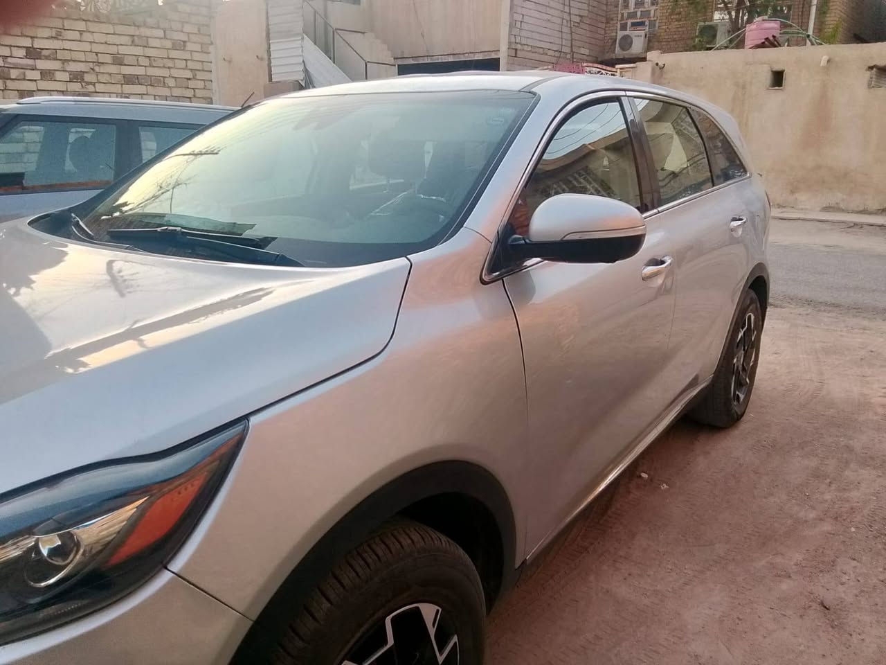 سورنتو موديل 2019 وارد امريكي حادثها بنيد وجاملغ واكو بارد قليل فقط
اللون سلفر سياره كلش حلوه 
مكان السياره ميسان السعر 175 
الرقم ***********
