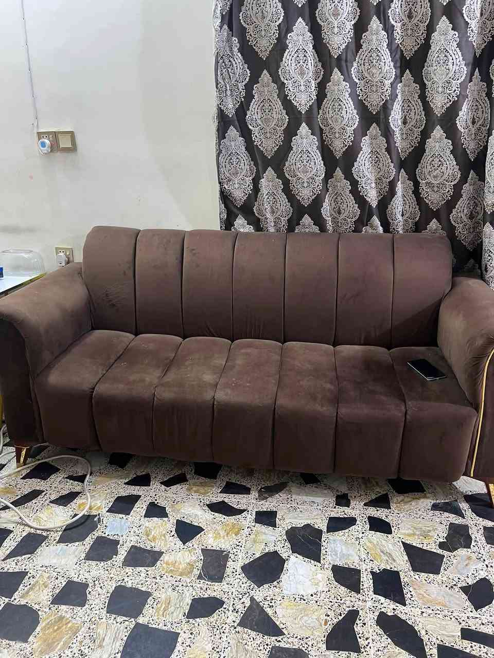 السلام عليكم تخم للبيع 8 مقاعد وفقط تخم واحد مكسور ويا6 كوشات وتلبسيه تخم كامل هديه سعر 250 وبي مجال واتساب***********
