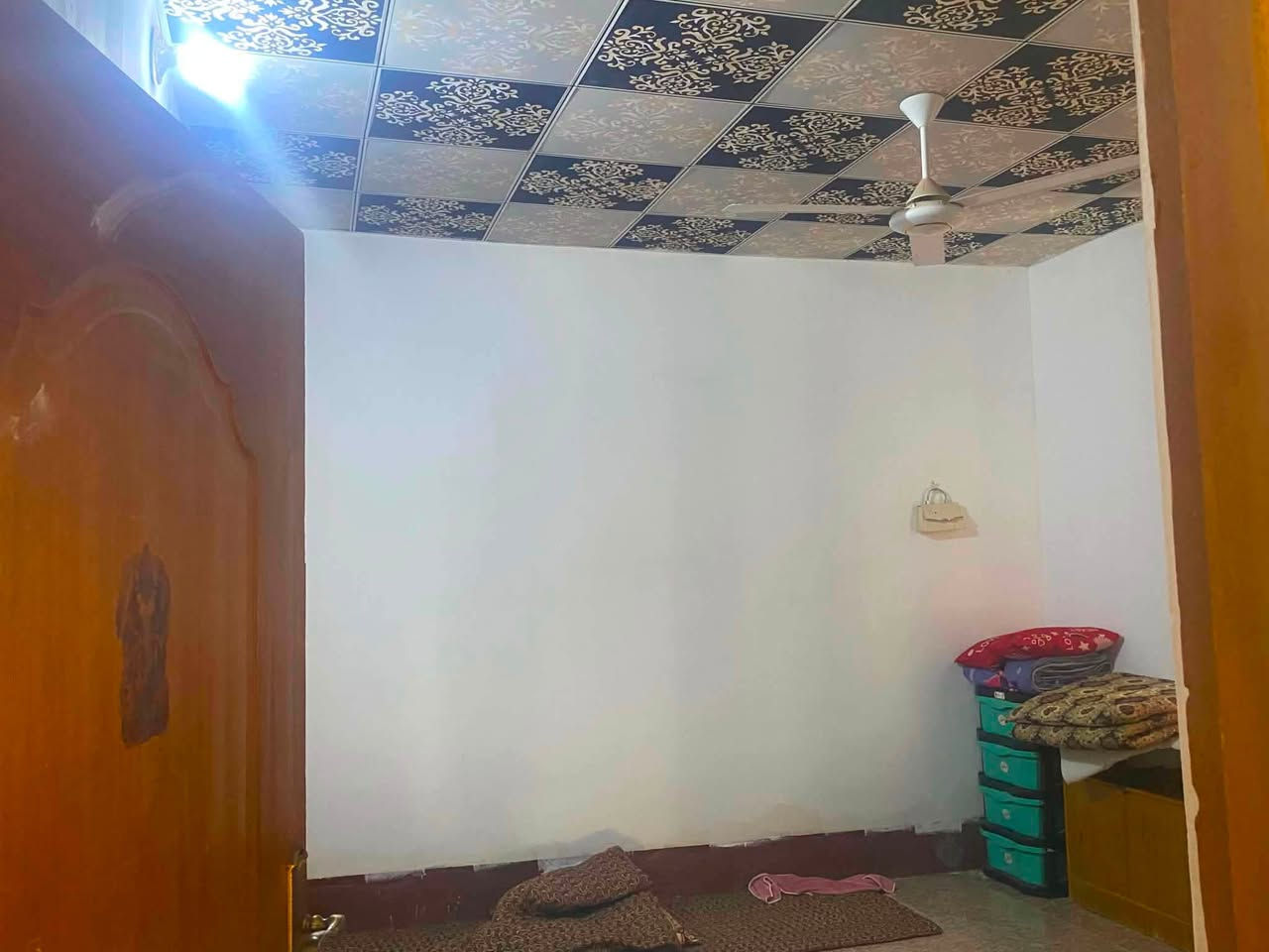 سلام عليكم مشتمل للبيع الموقع الجبيريه 3قرب جامع الريان قاط واحد 

1. مساحته 120 متر الواجه 6 والنزال 20 

2. غرفه وصاله وديوانيه وصحيات وكراج 

3. سند مالته 2023. عايزه سقوف الصالة والمطبخ 

4. سعر 60 مليون قابل للتفاوض  

 المشتمل مثل ماموضح البصور 

5. للاستفسار اكثر الاتصال ***********
