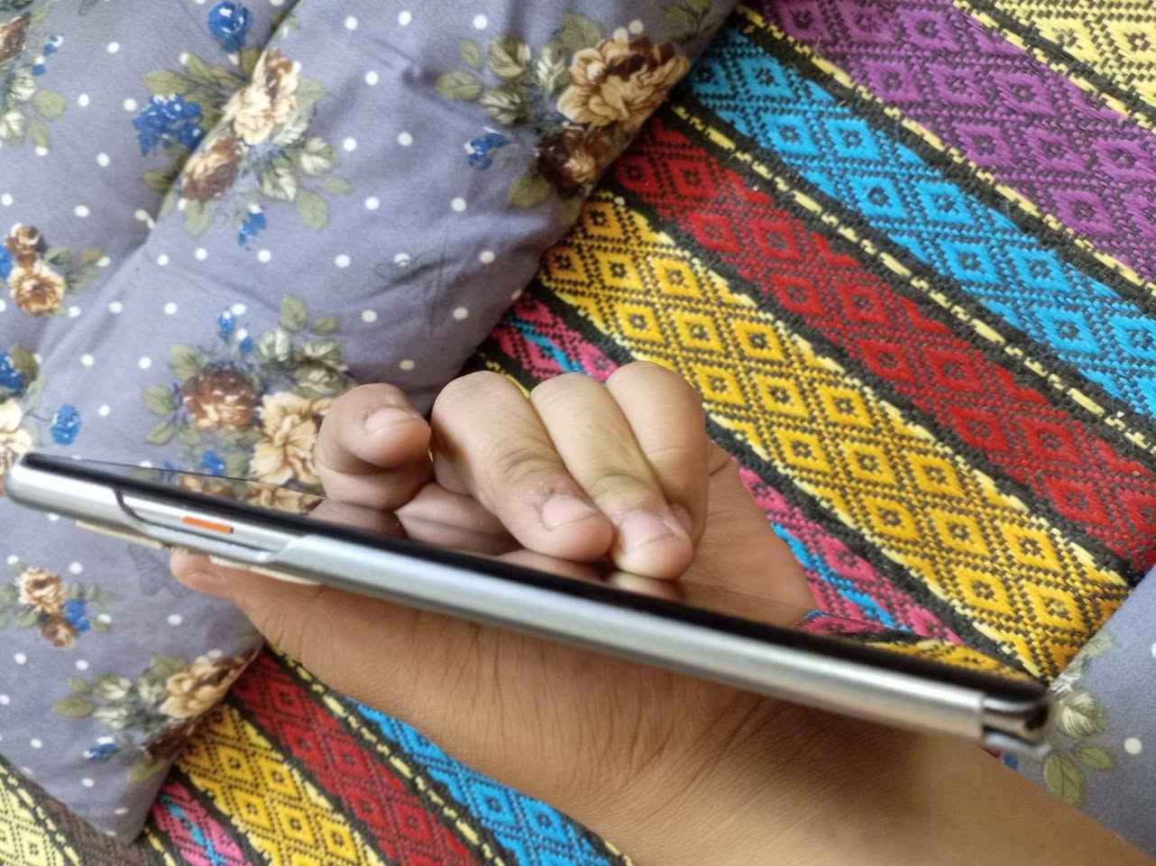 السلام عليكم
للبيع👍

تكنو كامون 40 برو 5g

الجهاز شبي فطر في الشاشة مثل ماموضح بالصور 

وبي 4 ضربات خفيفه بالشاصي. والباقي كاله عامه في الجهاز ما مفتوح ولاداخل مصلح الجهاز فول 

الذاكرة 256.الرام 8+8 

دبل سيم 

الشراي يراسل على هاذا الرقم ***********

السعر 250 وبي مجال مالجيه
