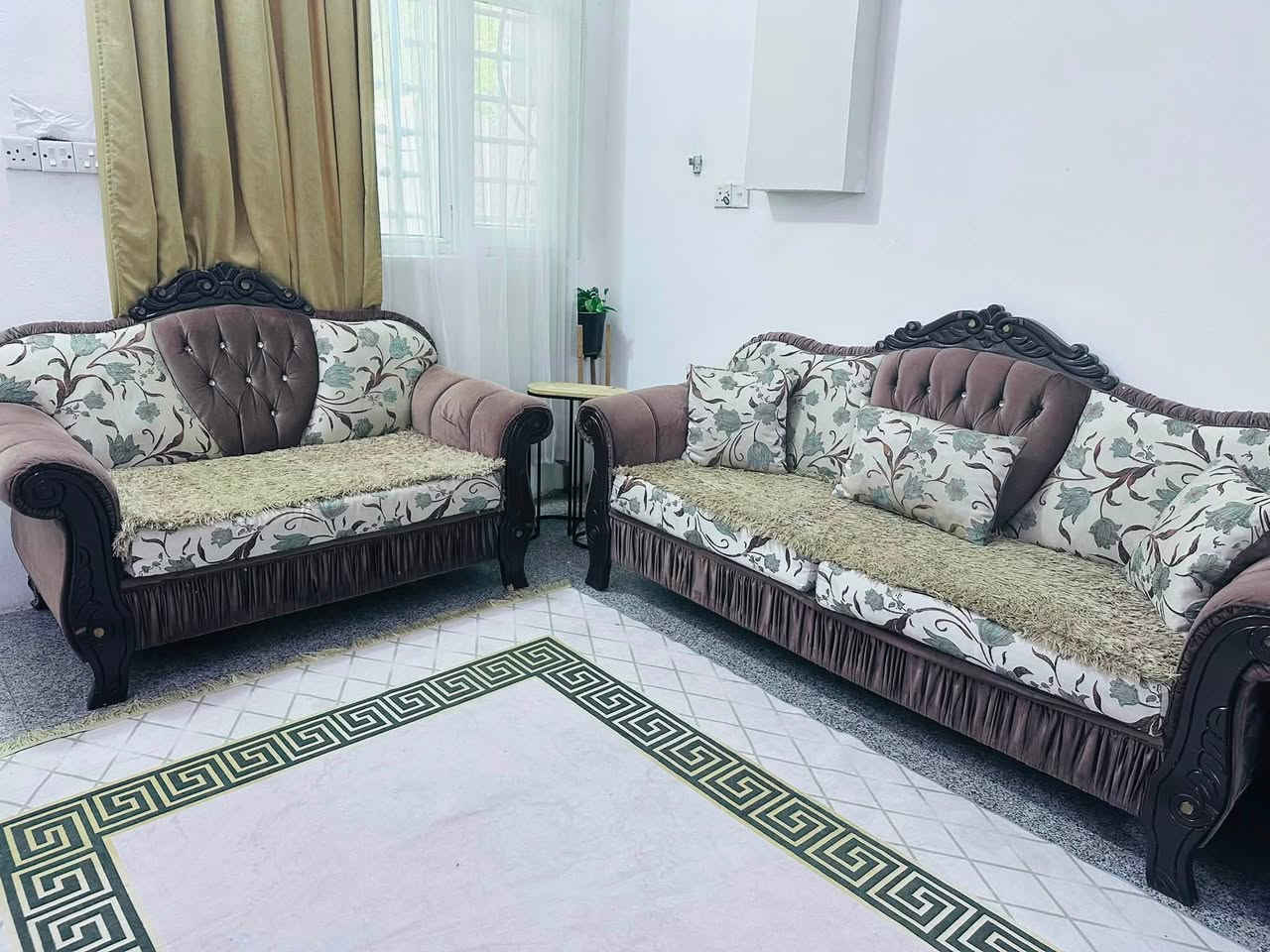 قنفات عشر مقاعد للبيع
مشتريهن بمليون و٤٠٠ 
البيع ب٤٠٠
تركي ابو الحبل والمقااعد كوشات سحاب 
الخشب والاسفنج نظيف ١٠٠ بالمية ومانزل ابد رغم عشر سنوات صارلهن
***********
