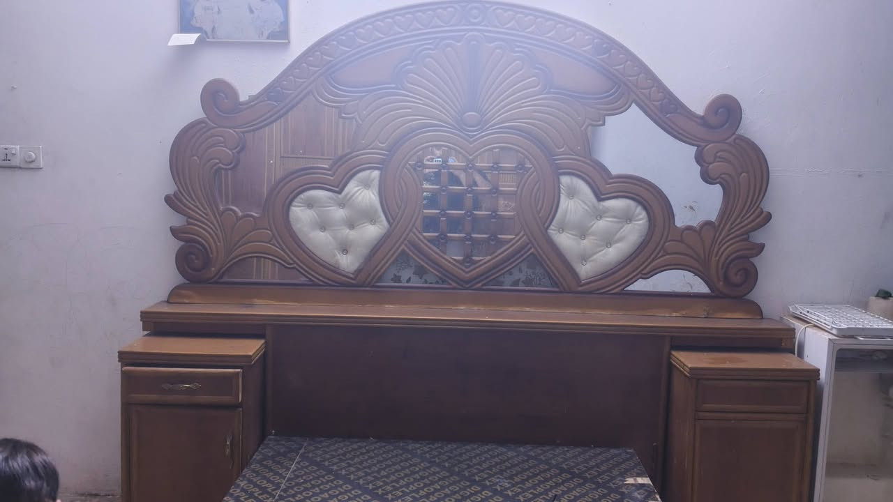 السلام عليكم غرفه نوم بيهة نقص بسيط العنوان بغداد الشعب السعر 550الاستفسار ***********
