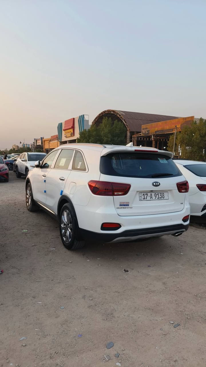 🚘 للبيع :سورنتو 2020
🔹 وارد خليجي،فول مواصفات عده الفتحه 
🔹 7 راكب
🔹 محرك 6 سلندر
🔹 تبريد 3 قطع
🔹 شفط + إشارات بالمرايات
🔹 بصمة تشغيل + بصمة أبواب وصندوق
🔹 بردات خلفية
🔹 حساسات أمامي وخلفي
🔹 سايد بريك بالرجل 
🔹 4امنضومات قياده 
🔹 شاشة لمس
🔹 كشنين كهرباء 
🔹 ماشية 90كم
🔹 شحن لاسلكي 
🔹 المحرك والكير كفالة
💰 السعر: 235 ورقة بيها مجال بعد المعاينة
🔄 بيع فقط 
📍 المكان:السماوه 
📱 الرقم: ***********
