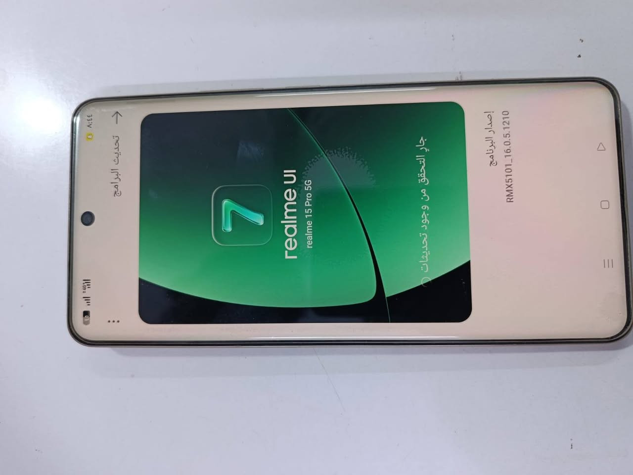 منشور للبيع: Realme 15 Pro 5G (أخو الجديد)
• الموديل: realme 15 Pro 5G 📱
• اللون: فضي متدفق (Flowing Silver) المتميز بنقشته الفريدة والراقية ✨
• الحالة: الجهاز نظيف جداً بحالة الوكالة (مثل ما موضح بالصورة)، استخدام حشيم وبدون أي عيوب أو شخوط، ومكفول من كل النواحي.
• أبرز المواصفات:
 • بطارية عملاقة بسعة 7000mAh تدوم معك لأيام مع شحن سريع 80W 🔋
 • معالج قوي جداً للألعاب والاستخدام الثقيل Snapdragon 7 Gen 4 ⚡
 • كاميرا احترافية بدقة 50MP لصور فائقة الوضوح 📸
 • شاشة AMOLED انسيابية وسريعة جداً بتردد 144Hz 🖥️
💰 السعر: 525 الف دينار عراقي وبي مجال بسيط 
📍 المكان/المعاينة: حي الانتصار /الموصل
📥 للتواصل والاستفسار: يرجى المراسلة على الخاص أو الاتصال على الرقم: [***********] واتساب

نص مكتوب في الصور:
- RMX5101_16.0.5.1210 (EX01) Flux Engine 6.7 بوصة RMX5101 الإصدار المعلومات القانونية الحالة دليل المستخدم برامج تحسين التجربة البنود التنظيمية معزز الأداء الشاشة الطراز إصدار البرنامج الكاميرات
- ٨:٤٣ حول الجهاز 15 Pro 5G realme ui 7.0 الإصدار مُحدث اسم الجهاز realme 15 Pro 5G مساحة التخزين ٦٠,٥ غ.ب / ٥١٢ غ.ب المعالج Snapdragon®7 Gen 4 Mobile Platform البطارية ٧٠٠٠ مللي أمبير في الساعة (نموذجية) RAM ١٢,٠ غ.ب + ١٤,٠ غ.ب الكاميرات أمامية 50MP خلفية 50MP+50MP
- 8:44 → تحديث البرامج 7 realme UI realme 15 Pro 5G جار التحقق من وجود تحديثات إصدار البرنامج RMX5101_16.0.5.1210