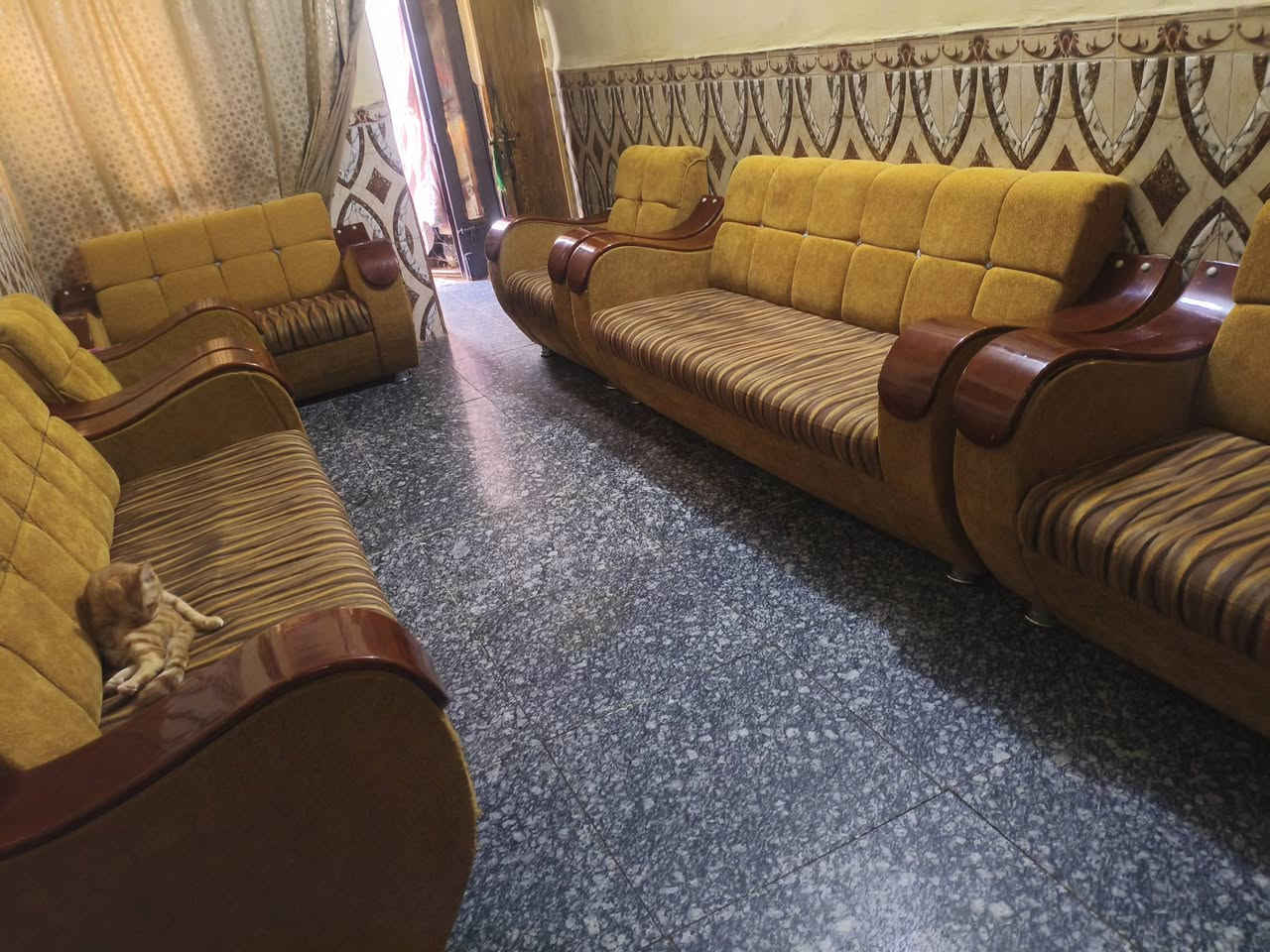السلام عليكم ديوان قنفات للبيع  سعر 450 وبيها مجال المكان كربلاء الحسينيه  تواصل على هذا الرقم بي واتساب***********
