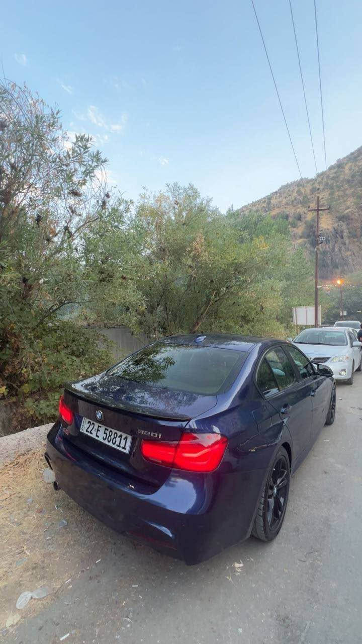Bmw 320i 2017 full
٩٢ میل رۆیشتووە
٤ پارچەی سبوغە
بێ دەعم پارچەکانی دزراوە بیلاد بۆی کراوە و سبوغ کرایتەوە لەسەر ساغە 
بێ  ئیرباگ
١٥٧$ مەجال
*********** whatsapp سوران, أربيل
