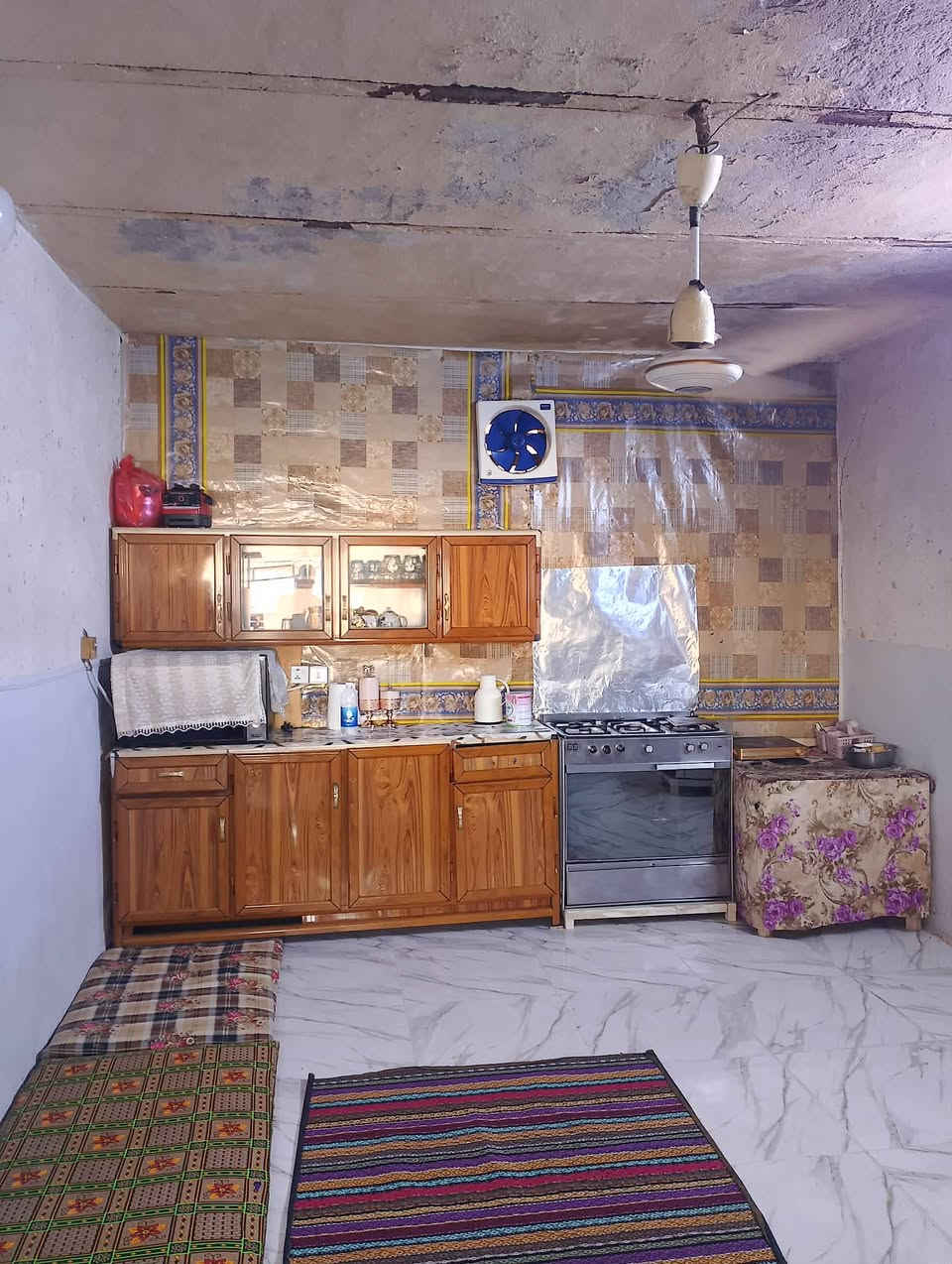 بيت للبيع مساحه مالته 304طابو صرف سند يتكون من هول صاله غرفتين نوم مطبخ ترك ورة البيت هم مشتمل مئجر واجهة 15نزال 20بصف طابو قريب على جامع سعد وقريب عل السوك هم بيت خير من الله بل عافيه عل ياخذهة الاستفسار على رقم واتساب ***********/***********
