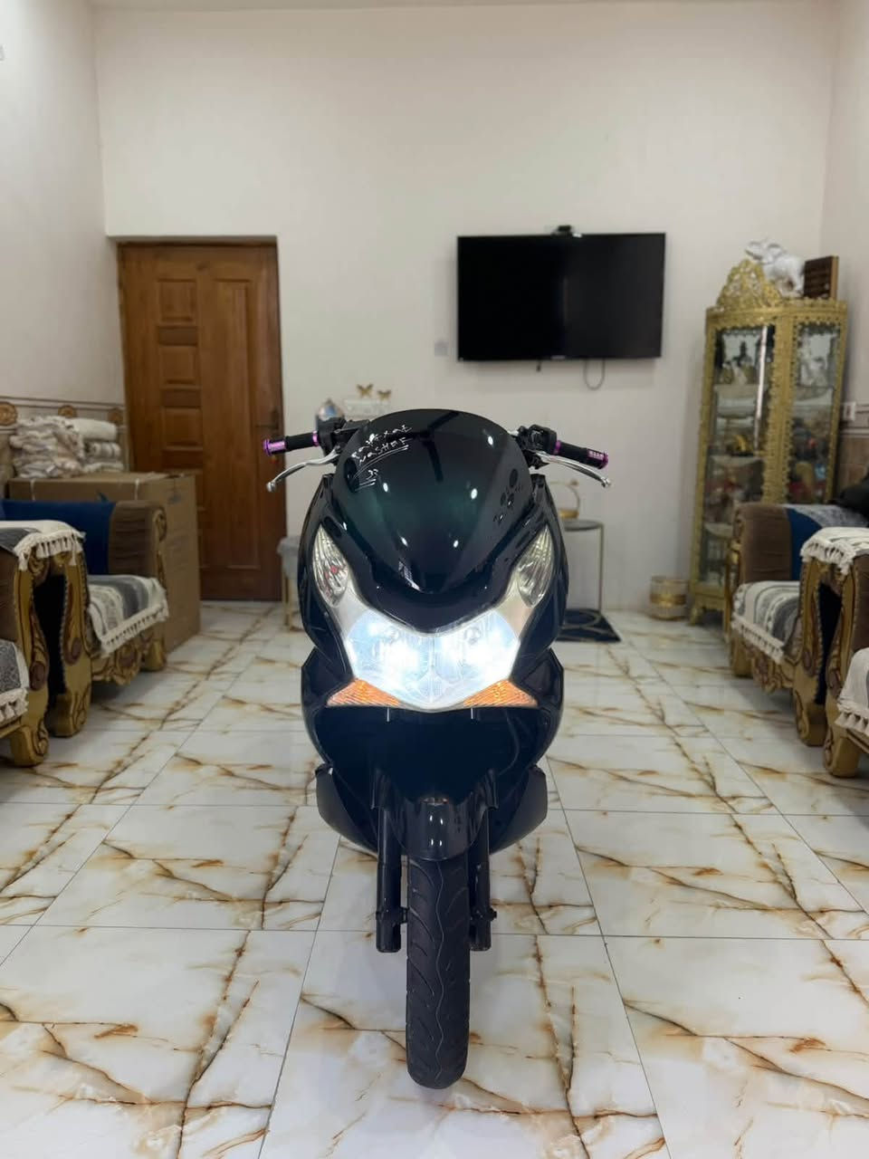 السلام عليكم اللبيع دراجه pcx جيل لاول ماشيه 35 الف دراجه ماخذها رمبه  الدراجه وعلى  ايدي حجم المكينه 125 ياباني الاصلي دراجه كامله استان كهرباءي  حساس ازدحام  الدراجه جديده واحلا من الصور  مال جناي الدراجه مكفوله  اي نقص مابيه  السعر مليون 300 وبيه مجال مكان بغداد  الدوره حي الصحه  الرقم  ***********
