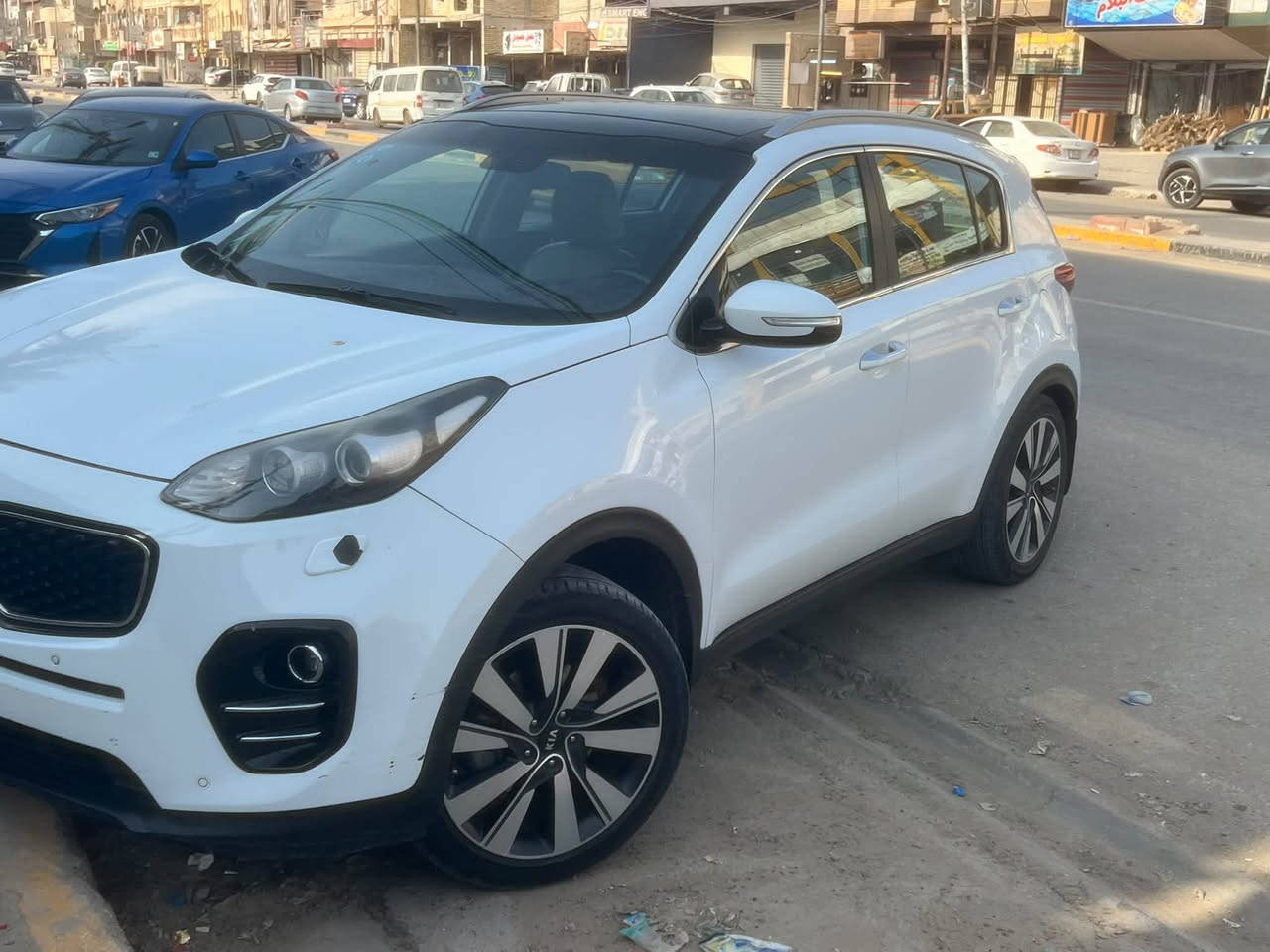 للبيع كيا سبورتج ٢٠١٧ خليجي دوش بيها طخة بالدوسة جوا الباب الخلفي والباب نفسه مفتوح مطبك وراجع نفس الباب 
بسعر ١٥٠ وبيها مجال 
مكاني بغداد الدورة 
***********
