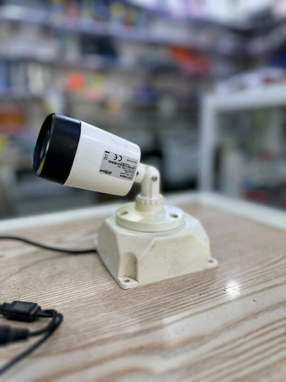 السلام عليكم كاميرات مراقبه عدد اربعه مع جهاز DVR للبيع
للعلم الكاميرات شغالات ومابيه اي شي 
سعر ٥٠٠٠٠ الف وبيها مجال 
للاستفسار تواصل ع الرقم *********** واتس اب