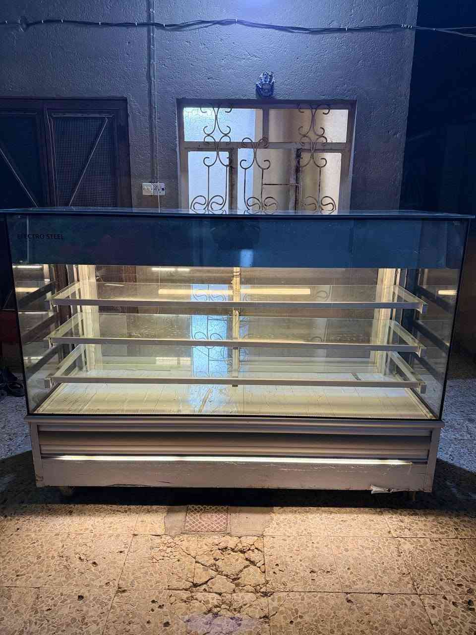 عارضة كيك • نضيفه • ٢م×٧٠سم×١٤٥سم