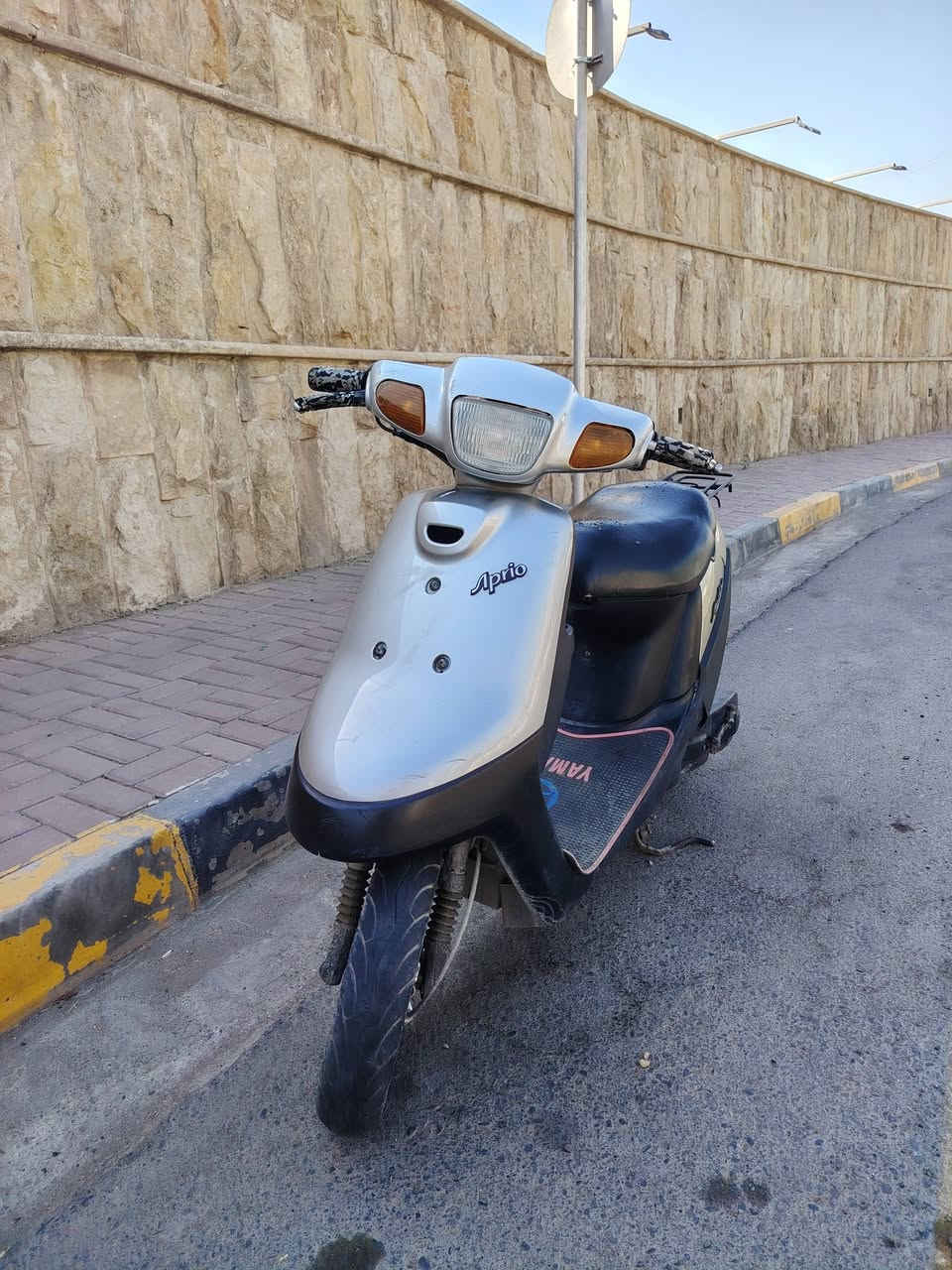 السلام عليكم
ماطور بزون بطة دبل سكريتر وقفل اكسل
كهربايت كلها شغالا 
سلف 
لايتات
اشاير 
شرط فول 
ماطور نضيف مكينه نضيفه  
مايعوزو برغي شرط بس بانزين ودهن 
سعر 335 مجال حك الجية
*********** بي واتساب
