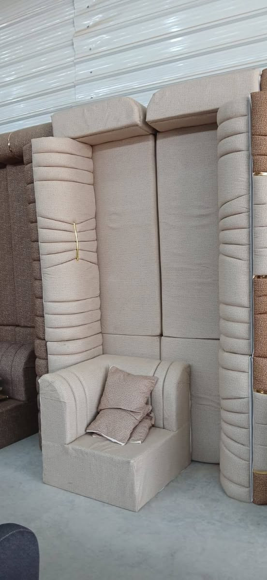 🛋️✨ وصل الجديد ✨🛋️
قنفات جديدة بتصاميم عصرية وألوان تخبل 🤍
راحة وأناقة وجودة بكل تفصيل
اختاري اللون والحجم اللي يناسب بيتچ وخلي لمسة جديدة تغيّر المكان 🌷
📍متوفر داخل البصرة
📩 للحجز والاستفسار راسلونا خاص *********** #البصرة

نص مكتوب في الصور:
- ***********