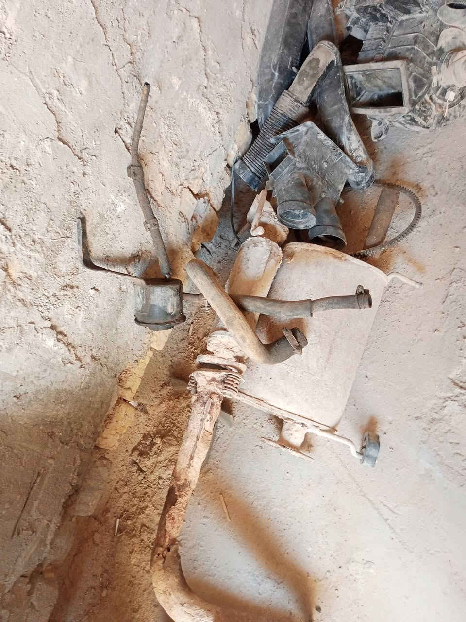 السلام عليكم غراض سايبا لبيع مكاني نجف باقيات بس ذني جنطه وبيبان 2 ورايتر وصارنصه ومسطره هيه ولبخاخات دركه بك لايت تك جامه مثلثه ماطور ماسحات عنبار بريك لوي مال لوره لاتصال واتساب ***********مكاني نجف توصيل ماعدي
