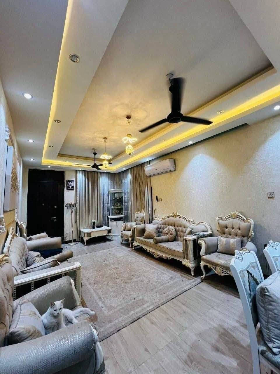 دار للبيع طابو ملك صرف الموقع حي المرتضى خلف اسواق الانوار المساحه 237متر مربع النزال30-18 متر بناء نظيف 3غرف نوم هول صاله مطبخ ومجمع صحيات عدد 2 للاستفسار مكتب النبل للعقار والبناء والهندسه *********** واتساب *********** واتساب
