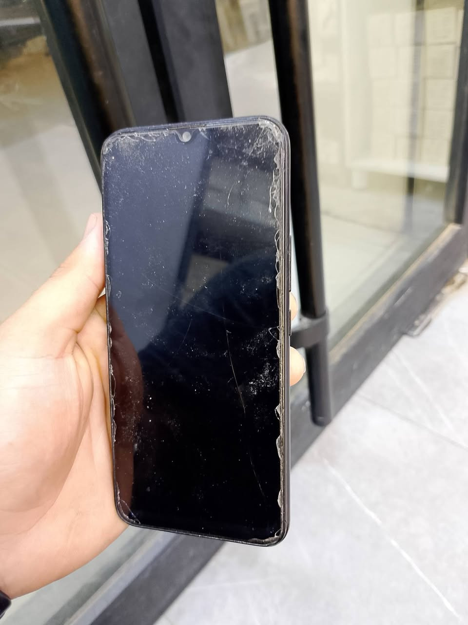 هاتف انفينيكس سمارت 5 (Infinix Smart 5) باللون الأسود، يتميز بكاميرا ثلاثية ومستشعر بصمة في الخلف.
هاتف انفينيكس سمارت 5 (Infinix Smart 5) باللون

الجهاز يأتي بذاكرة عشوائية (RAM) سعة 2 جيجابايت وذاكرة تخزين داخلية سعة 32 جيجابايت.

يحتوي الهاتف على شاشة كبيرة بحجم 6.6 بوصة وبطارية بسعة 5000 مللي أمبير. [1, 2]

مكاني بغداد الجديده ***********

هاتف انفينيكس سمارت 5 (Infinix Smart 5) باللون الأسود، يتميز بكاميرا ثلاثية ومستشعر بصمة في الخلف.
