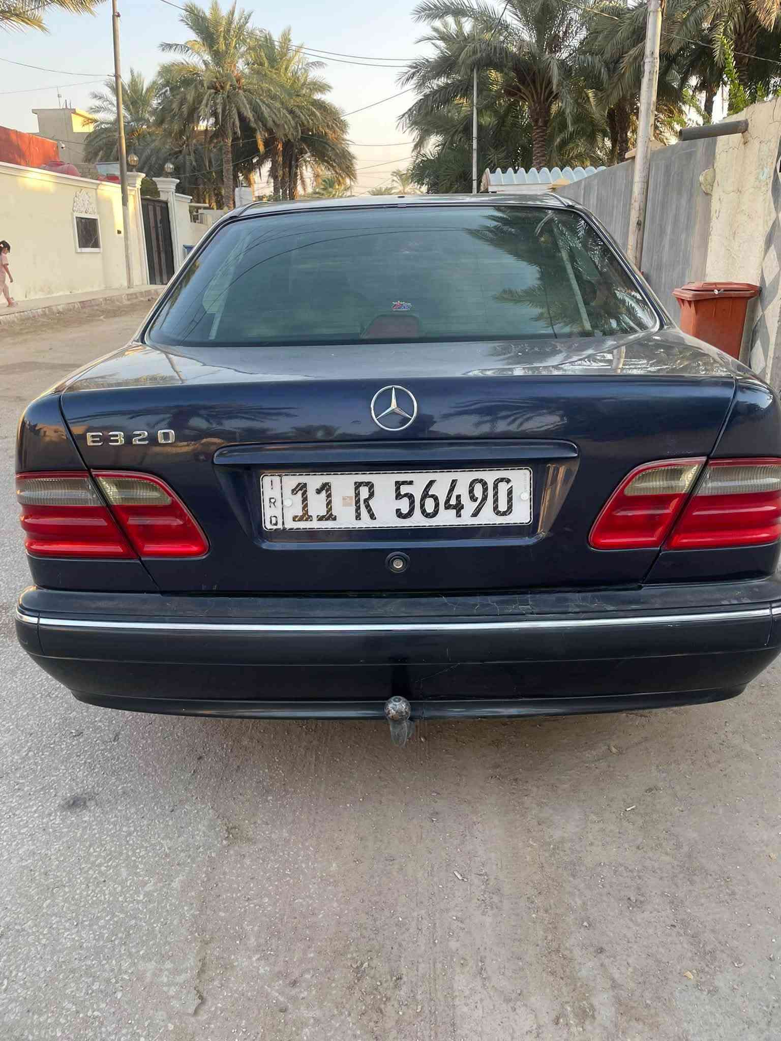 للبيع مرسيدس موديل ٩٩ محرك افنكارد المرغوب السياره. صبغ عام بدون حادث محركها نضيف باسمي. جاهزه للتحويل وسنويه لحد ٣١ تبريد شغال. صدر حداديه تخم تاير  شلعتها تخبل    بيها نقص  قبق السماعات العلى الدشبول فقط  
سعرها ٨٥  ورقه وبيها مجال 
***********
