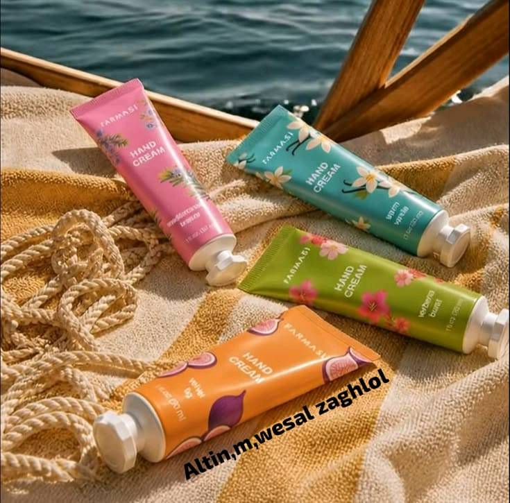 ايدك ناعمة مثل الحرير مع فارمسي 🤍

كريمات يد فاخرة 30ml بروائح تجنن وثبات يدوم

**اختاري ريحتك المفضلة:**

**1. Velvet Fig التين المخملي** 🍇
ترطيب غني + ريحة فاخرة دافئة
"لمسة مخملية ترطيب يدوم"

**2. Verbena Burst** 🌸
انتعاش طبيعي ولمسة زهرية
"نعومة + ترطيب + انتعاش"

**3. Mediterranean Breeze** 💜
ريحة اللافندر ونسيم البحر
"ترطيب فاخر بعطر يلامس الانتعاش"

**4. Warm Vanilla** 🍦
الفانيلا الدافئة الحلوة
"نعومة تلامس الفخامة"

**5. مجموعة ثانية متوفرة:**
Moringa | Cherry Blossom | Coconut & Vanilla | Almond & Milk | Pistachio Macaron

**المميزات:**
✅ ترطيب عميق من اول استخدام
✅ يمتص بسرعة وما يترك دهون
✅ حجم 30ml مناسب للشنطة والسيارة
✅ ريحة تبقى بالايدين ساعات
✅ يعالج التشققات والجفاف

العرض: اختاري 3 قطع بسعر خاص 💌
للحجز والطلب ادخلي خاص
توصيل للجميع محافظات متوفر 🚚