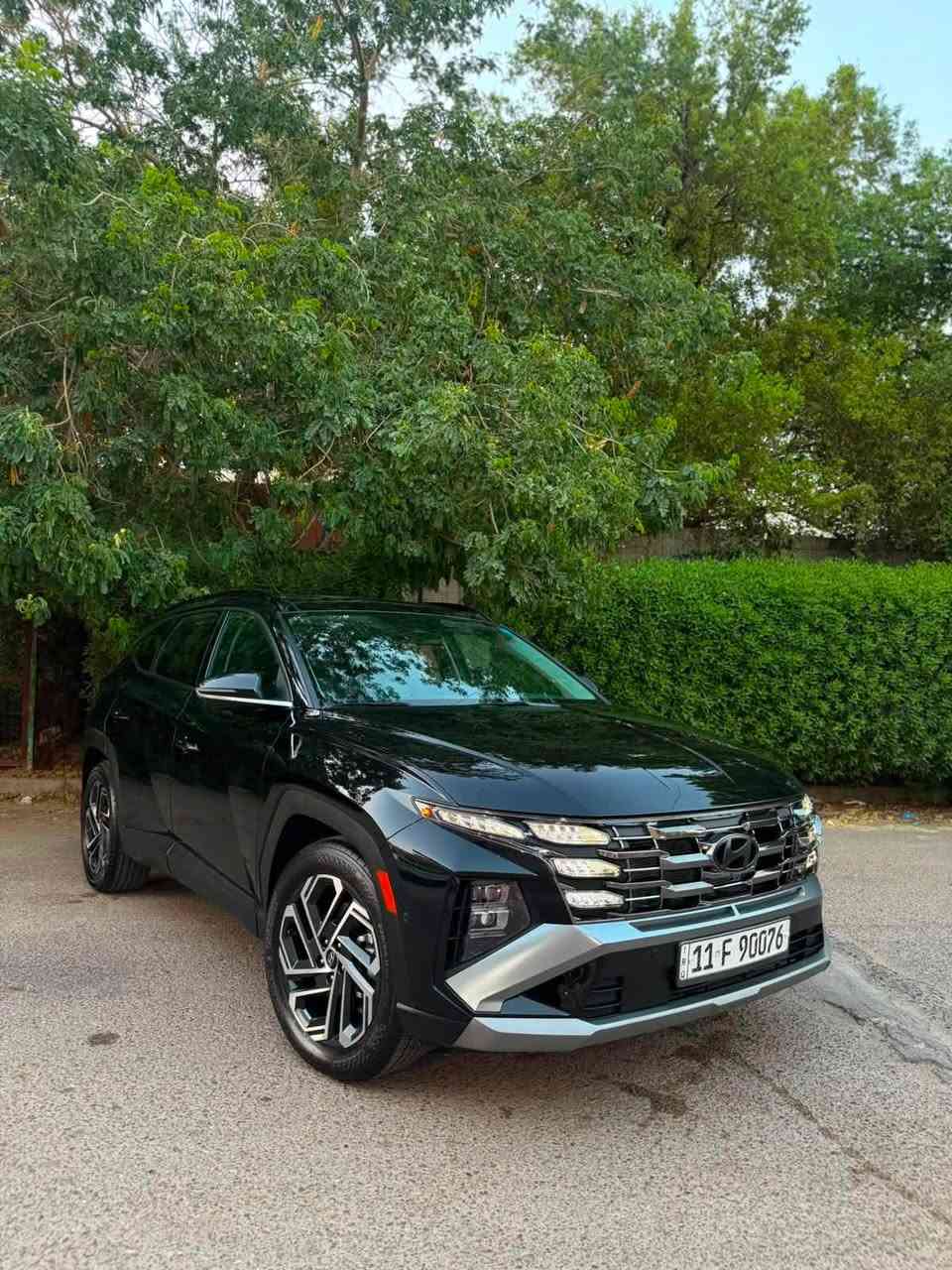 2025 Tucson limited 
توسان لمتد ❗️اعلى مواصفات❗️ ام الداتا شو لون أسود داخل أسود
 وارد امريكي 
رقم بغداد 
ضرر خلفي بسيط  جداً جداً قبق الجنطه مبدل لون 
و فقط ربع الجاملغ الخلفي صبغ
باقي السيارة كفالة عامة 
‼️بدون ايرباك بدون ايرباك ‼️
السيارة جديدة ودخول جديد واخت الزيرو بعدها 
❗️ماشية 8 الف ميل ❗️
1- محرك 2500 بانزين 
2- بانوراما 
3-اربع كامرات امامي وخلفية وجانبية بالمرايات 
4- حساسات امامية وخلفية ١٢ حساس
5- رادار امامي وجانبي وخلفي نقط عمياء 
6-تتقدم وترجع بالبصمة 
7- كشنات جلد ابيض وكهرباء الاماميات 
8- تبريد وتدفئة كشنات امامية وستيرن تدفئة وكشنات خلفية تدفئة 
9- كير تعليك و شفتات ستيرن 
10-خزن كشنات
11-لايتات عدسات تختلف عن العادي
12- صندوق كهرباء ومن تقترب منة يفتح  
13- داتا شو تعرض على الجامة الامامية 
14- سستم صوت Bose مع دمام بالصندوق
15-اوتو هولد
16- مساعدة النزول من المنحدرات 
17-شاحن تلبفون واير ليس 
18-حساس قراءة العين 
19-الوان داخلية تتغير ١٠ الوان بيها 
20- انارة داخلية led 
21-شحن تايب سي 
22- ويل كب حجم ١٩ 
23- شاشة كبيرة ابل كار بلي واندرويد اوتو 
السيارة جديدة وعليها نانو ومابيها اي نقص 
مكان السيارة بغداد 
السعر 223$ وبيها مجال 
***********
