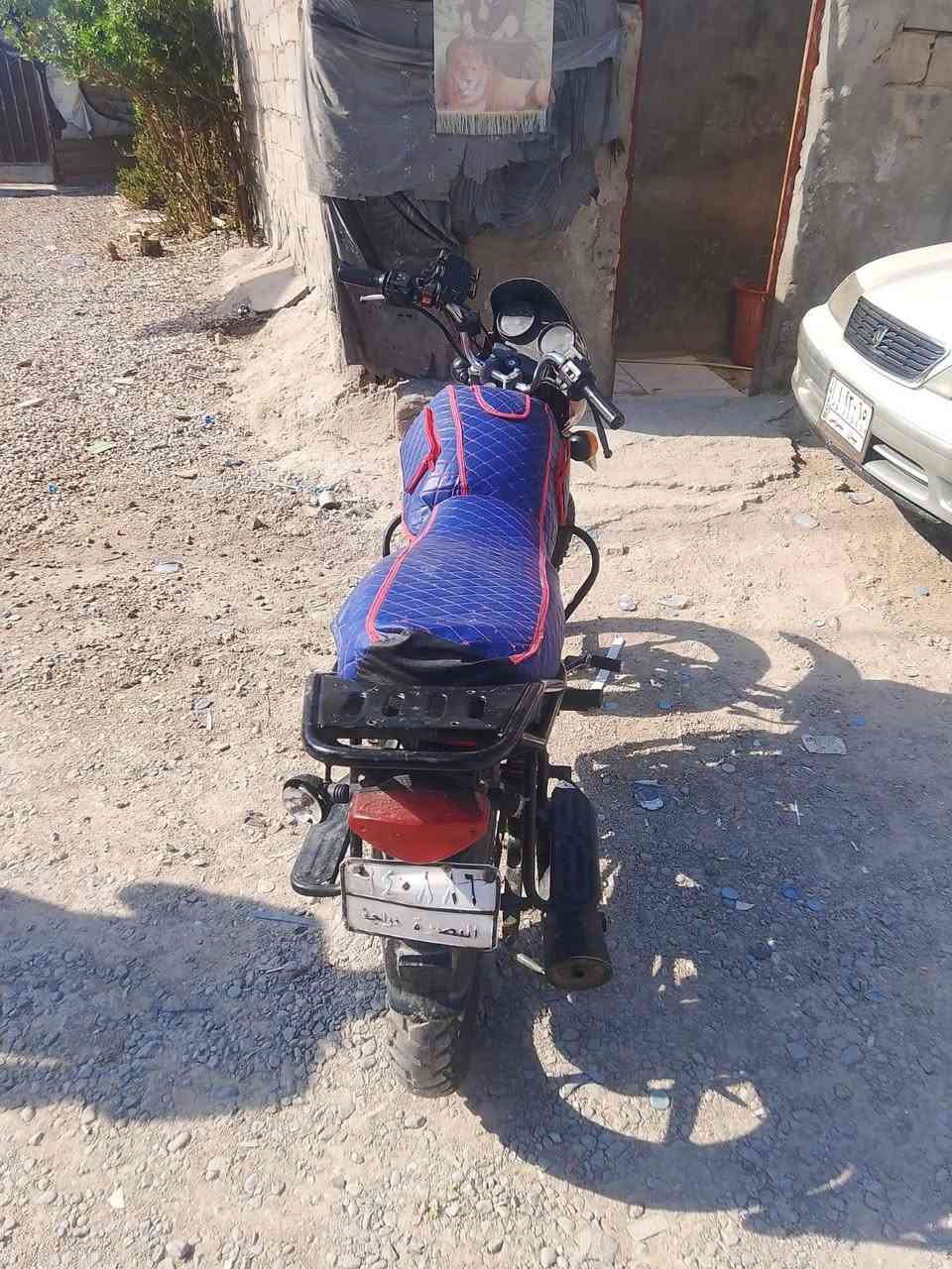 السلام عليكم بوكسر جبلي موديل 2020 طالعة بل 2022 الون أحمر رقم سنوية  مجفتة مرة وحدة تجفيت اصلي  سعر دراجة  مليون 700 نقوصات بل دراجة طيح من سعرها *********** هذا وتساب بي اما ثاني بي شريحة *********** هذا رقم تكدر تصل على شريحة
